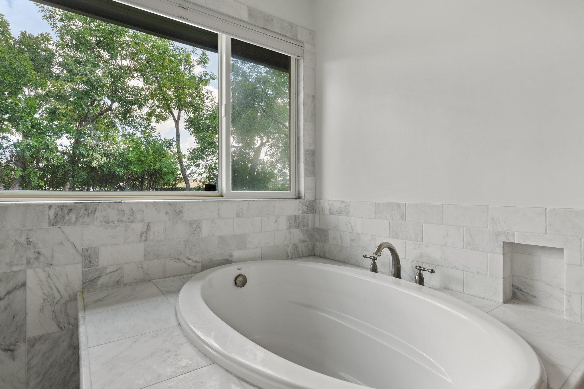 9504 LAYTON Place NE