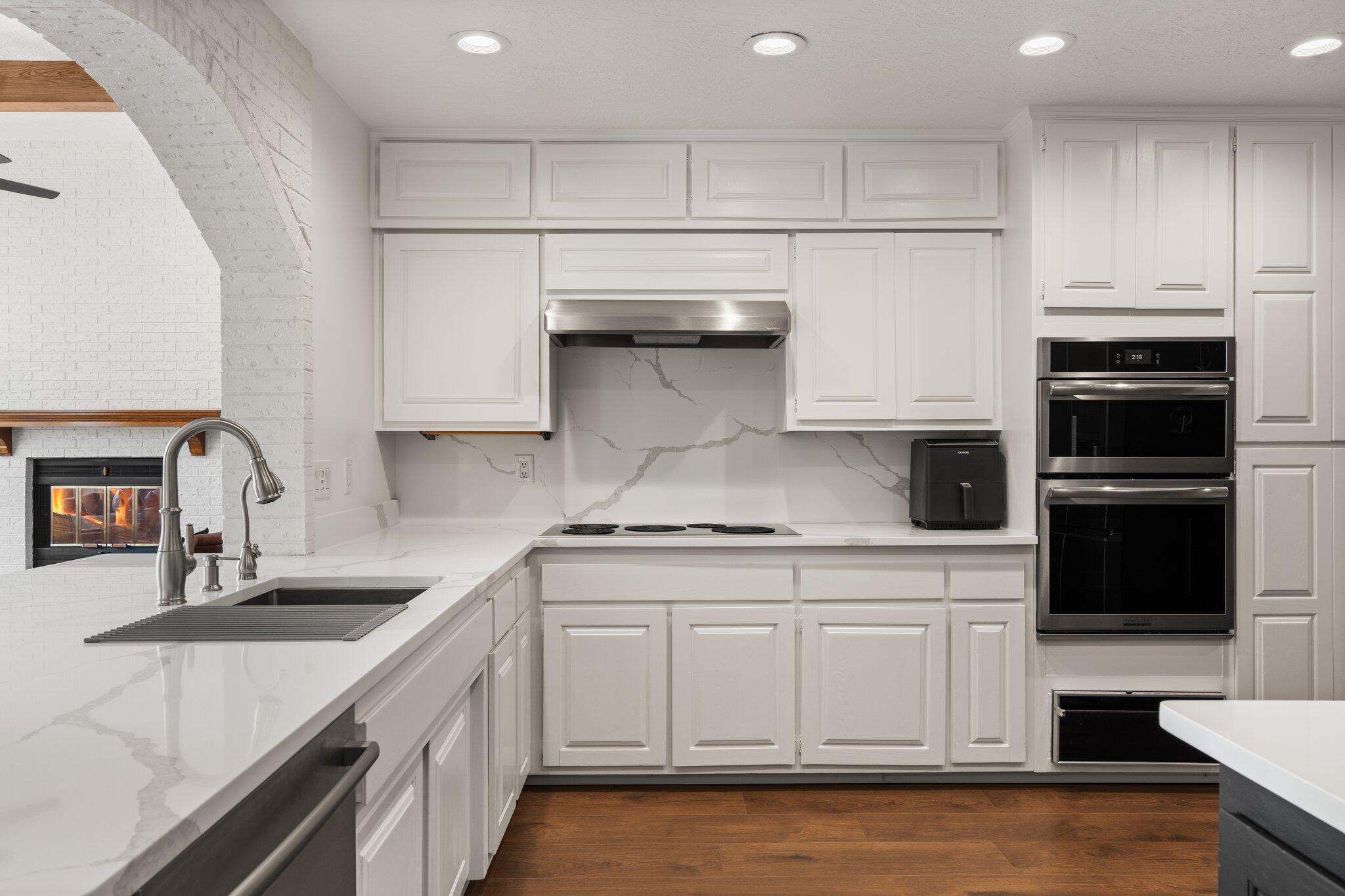 9504 LAYTON Place NE