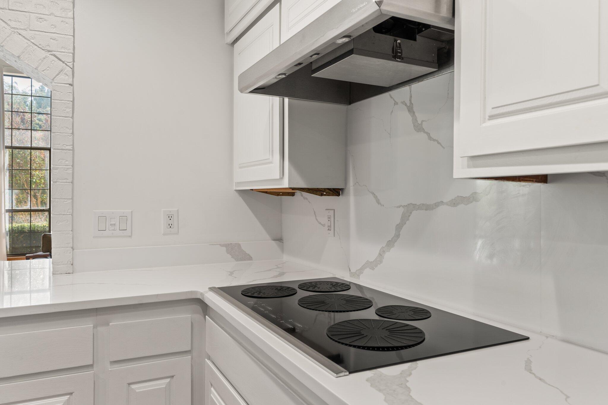 9504 LAYTON Place NE