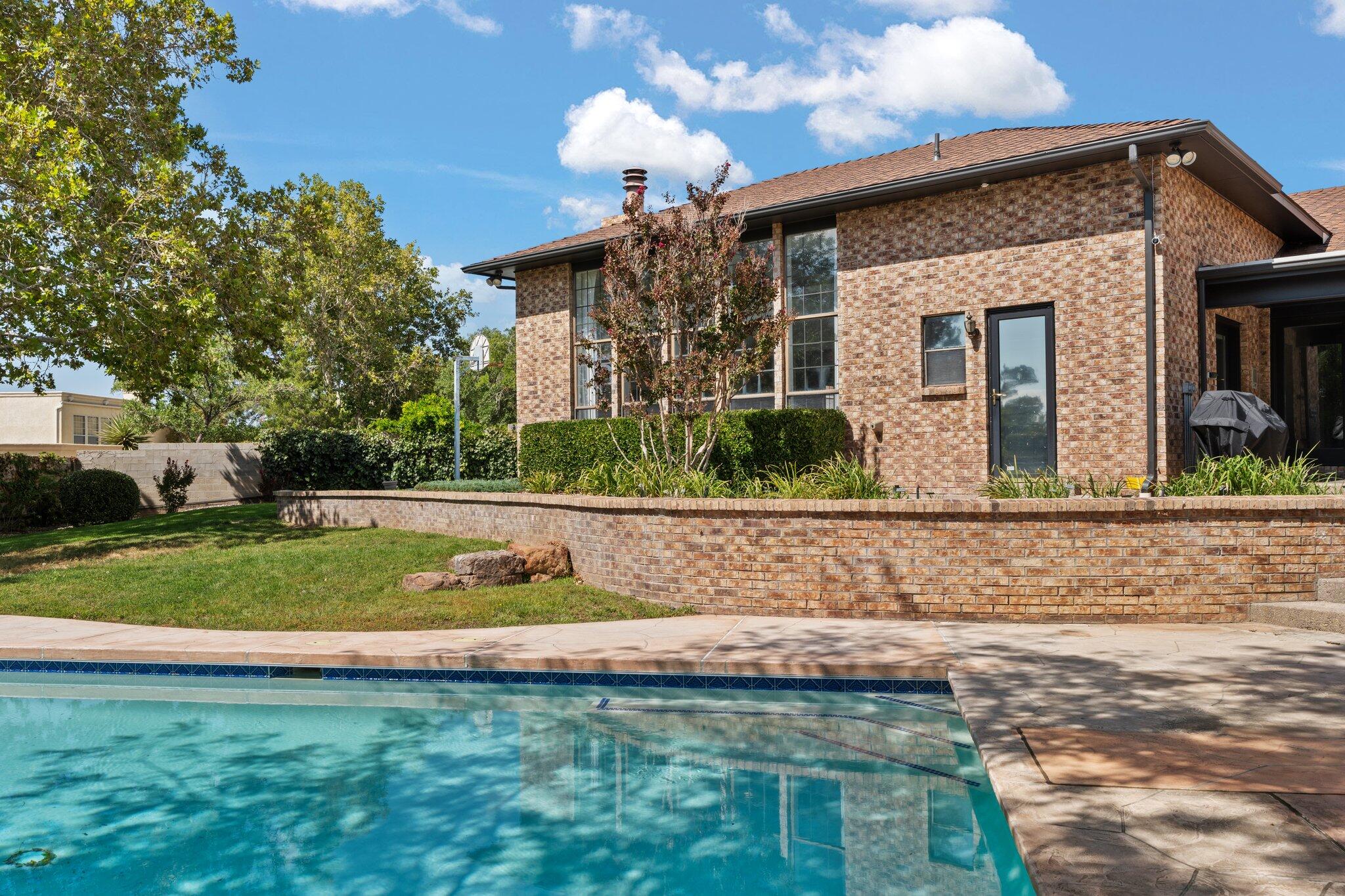 9504 LAYTON Place NE