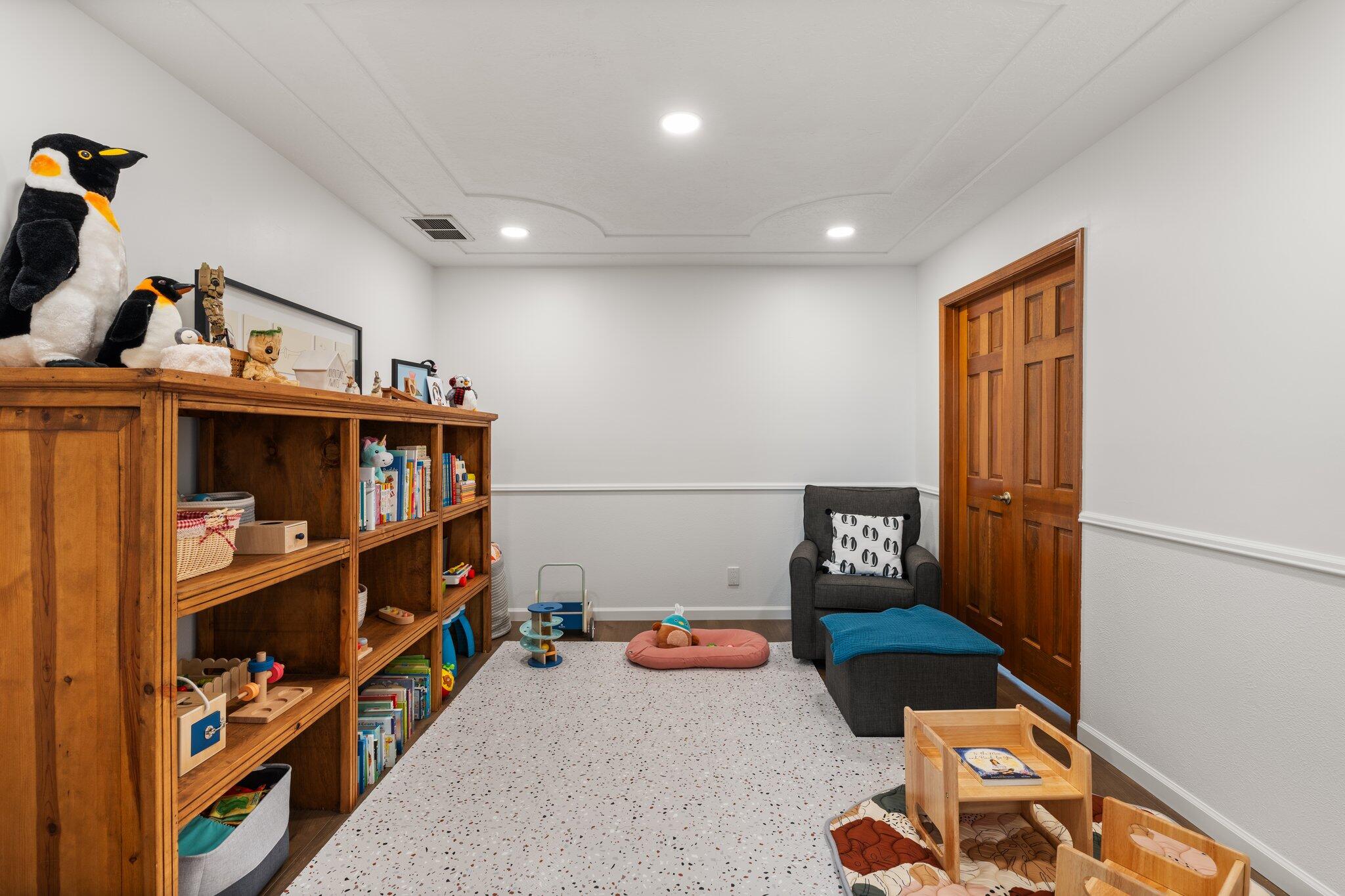 9504 LAYTON Place NE