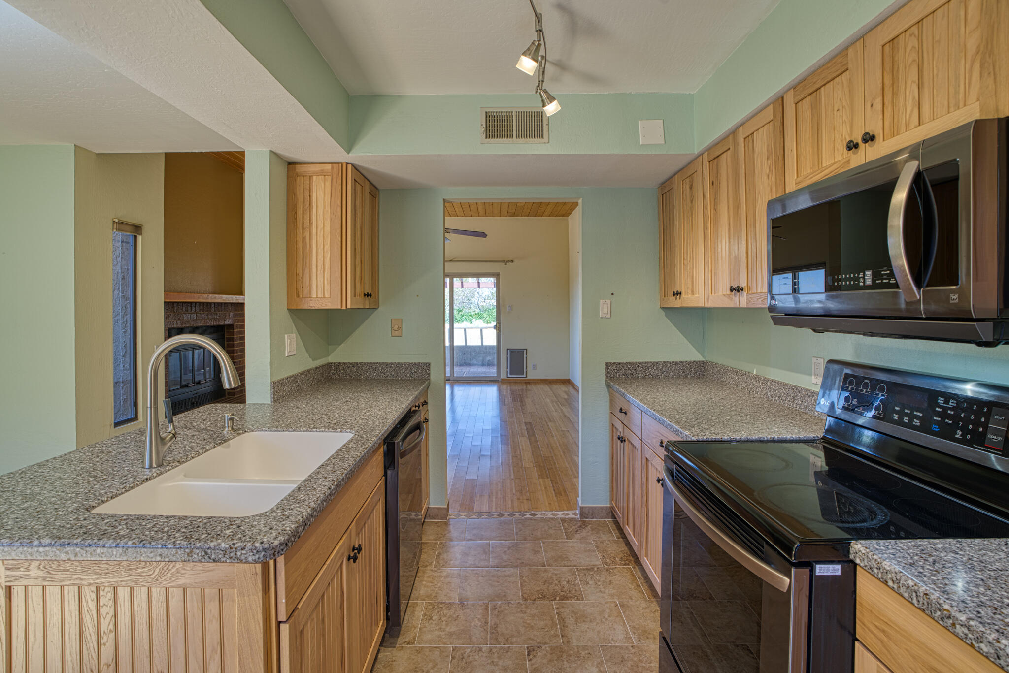 1816 TRAMWAY TERRACE Loop NE