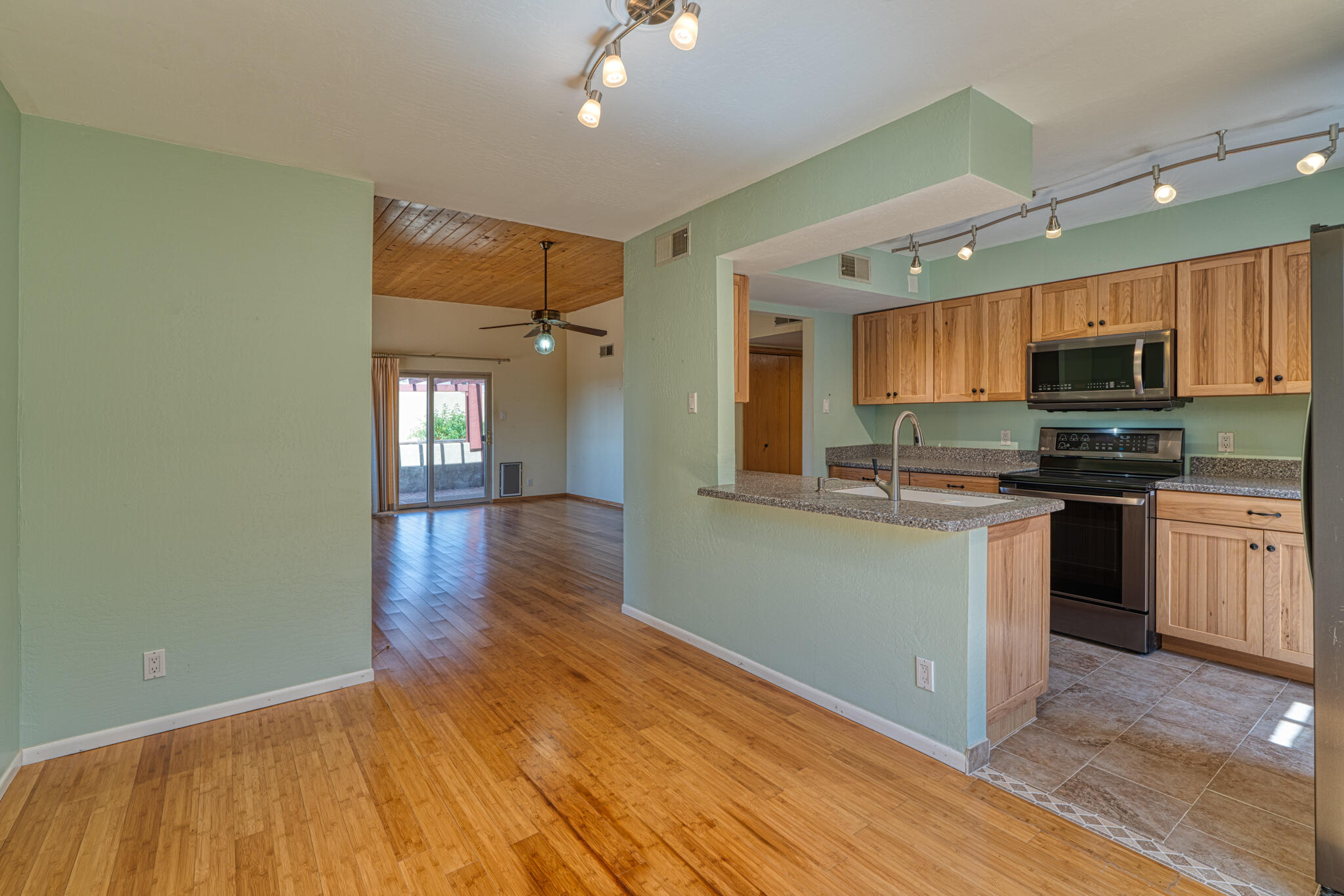 1816 TRAMWAY TERRACE Loop NE