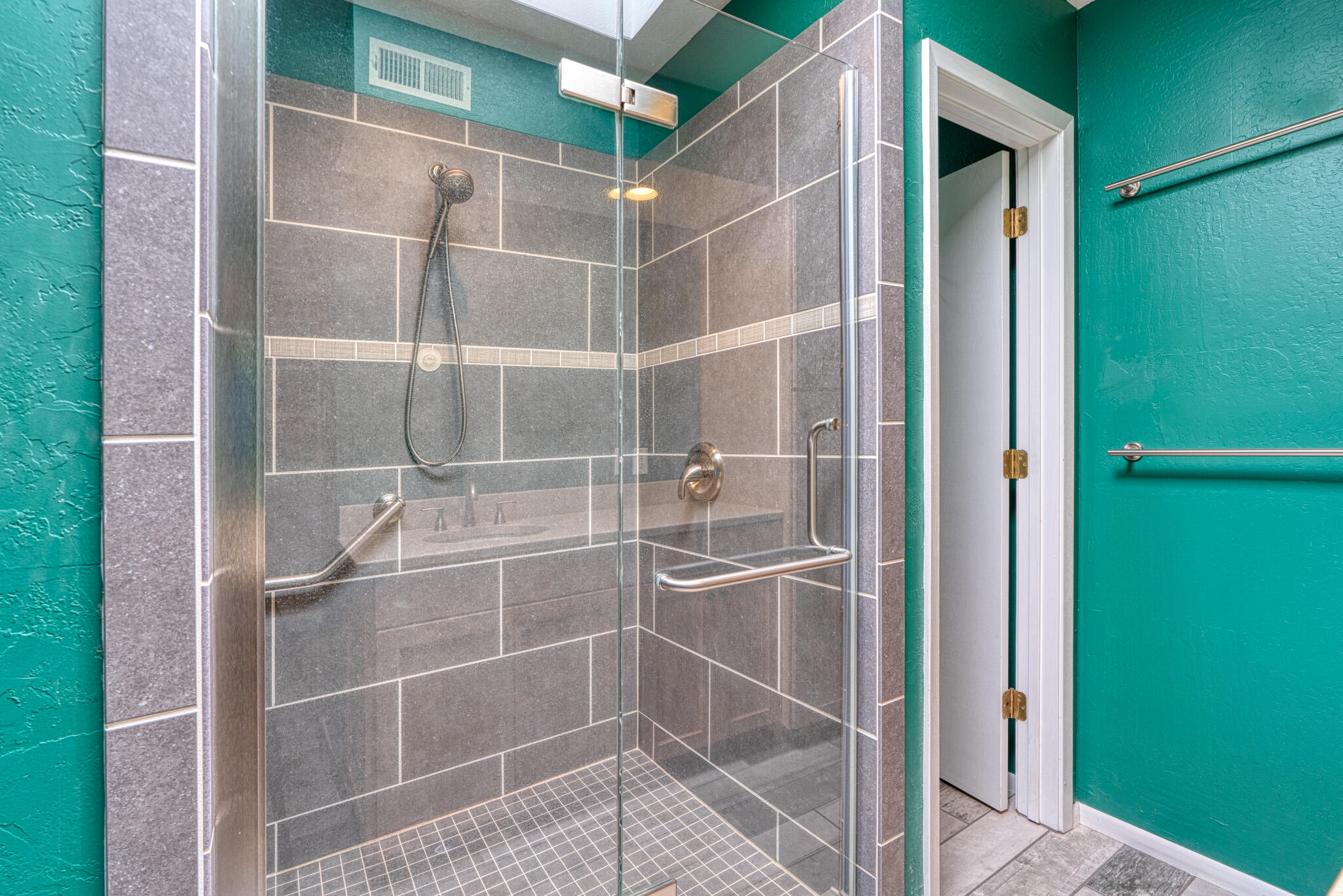 1816 TRAMWAY TERRACE Loop NE