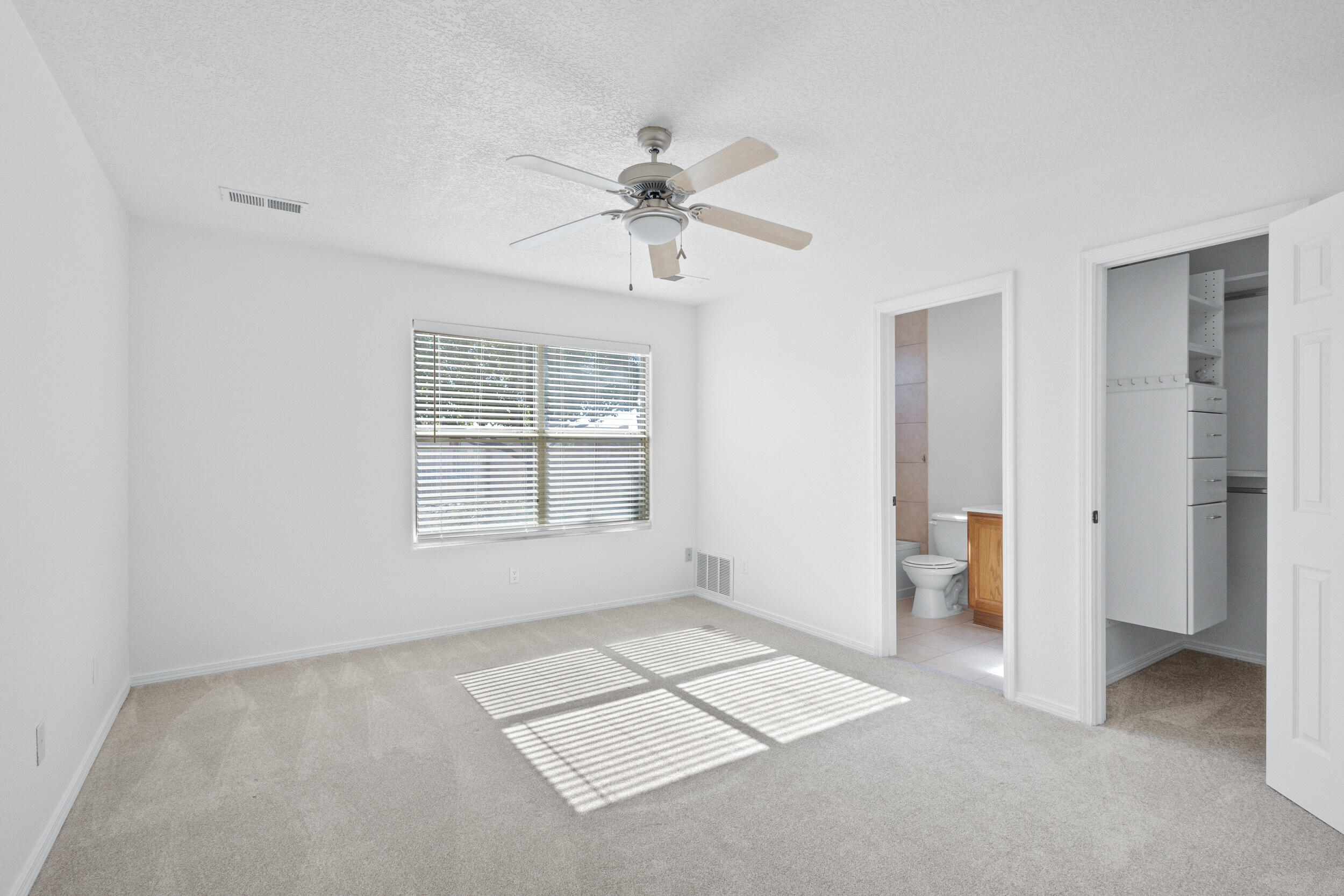 3828 OPHELIA Avenue NW