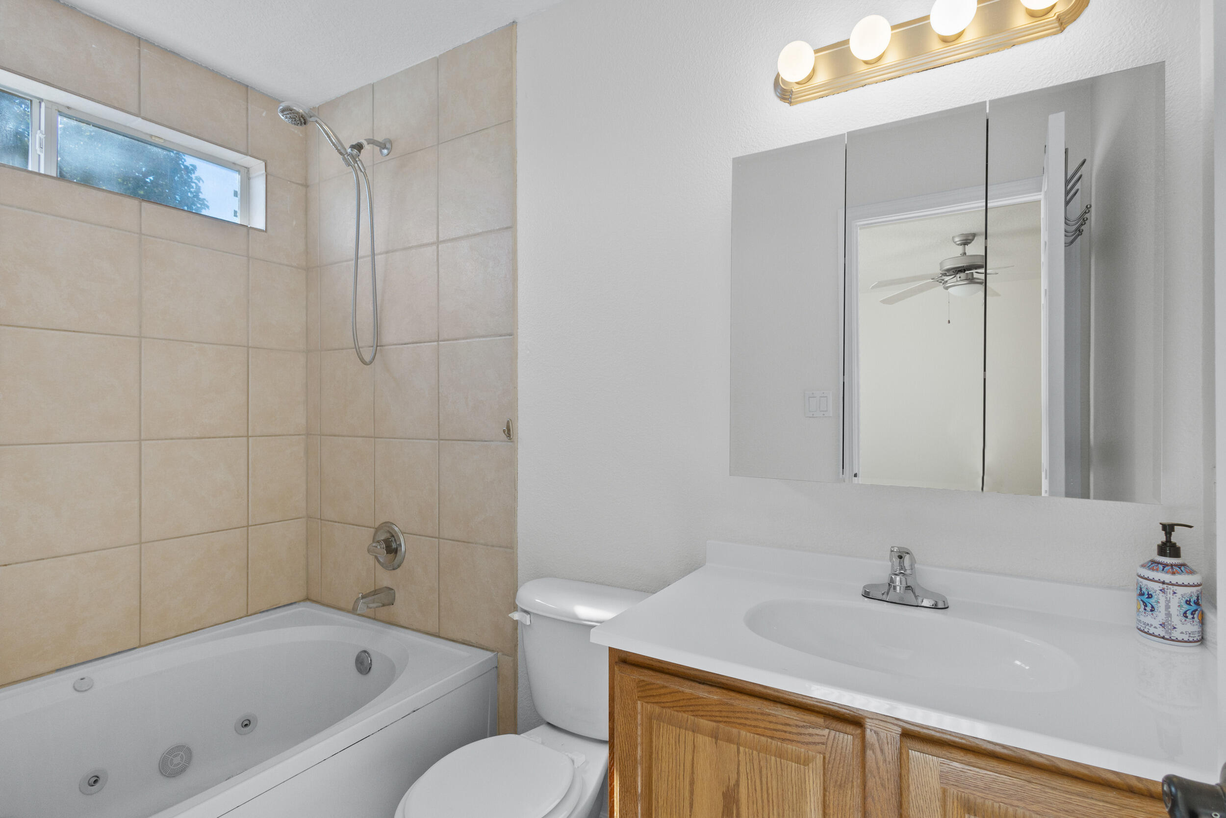 3828 OPHELIA Avenue NW