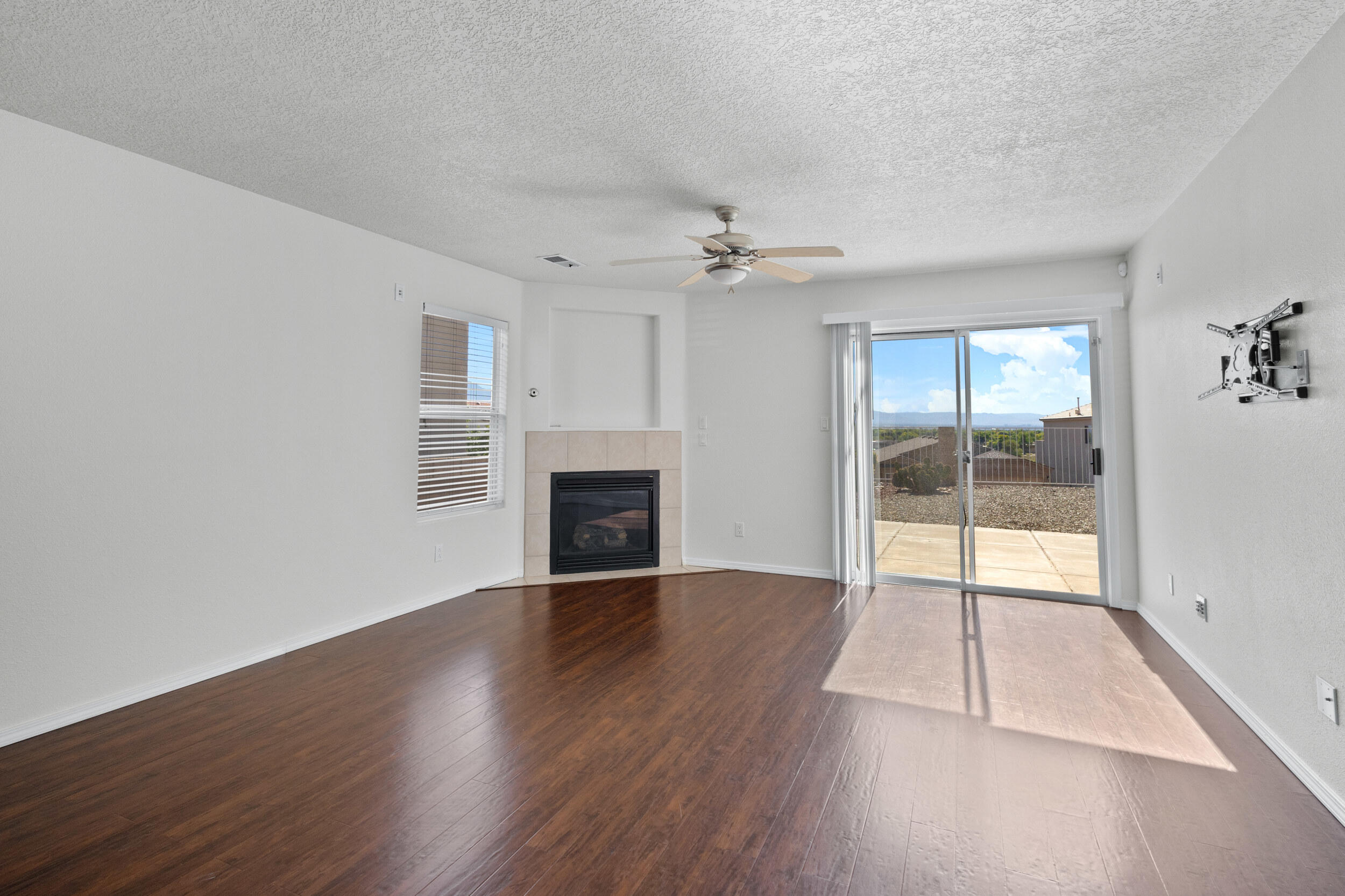 3828 OPHELIA Avenue NW