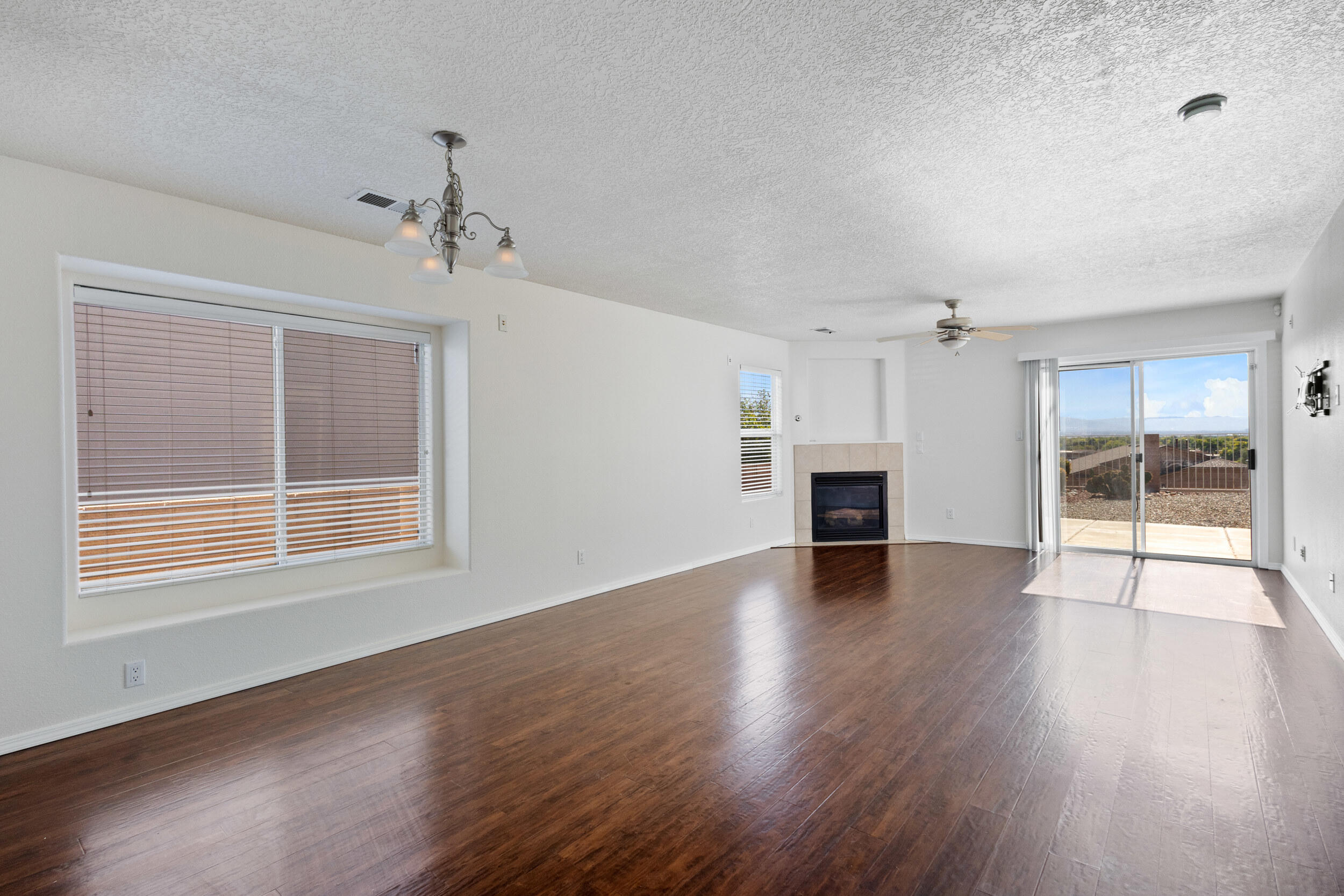 3828 OPHELIA Avenue NW