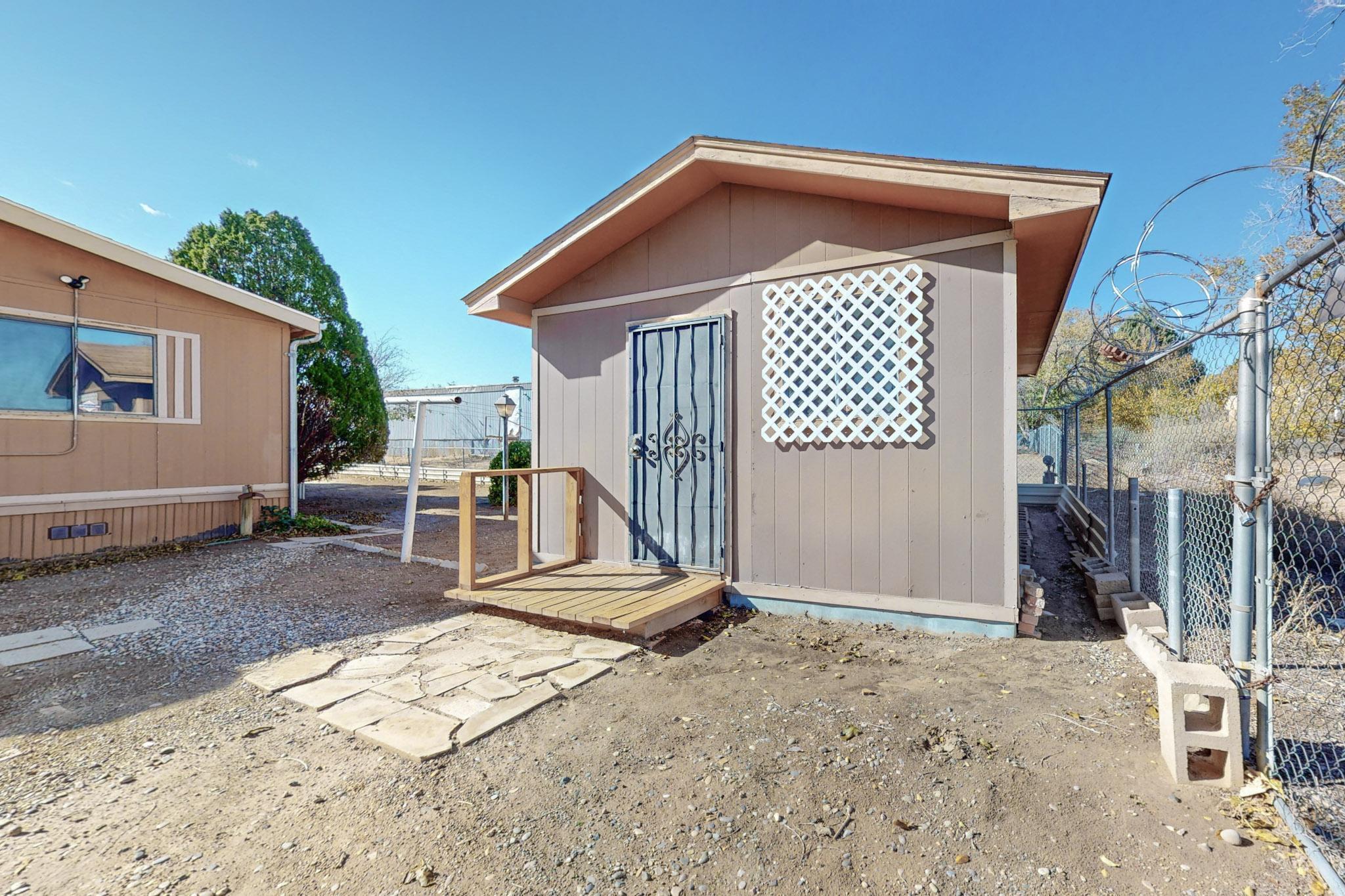 1612 W HANSEN Avenue