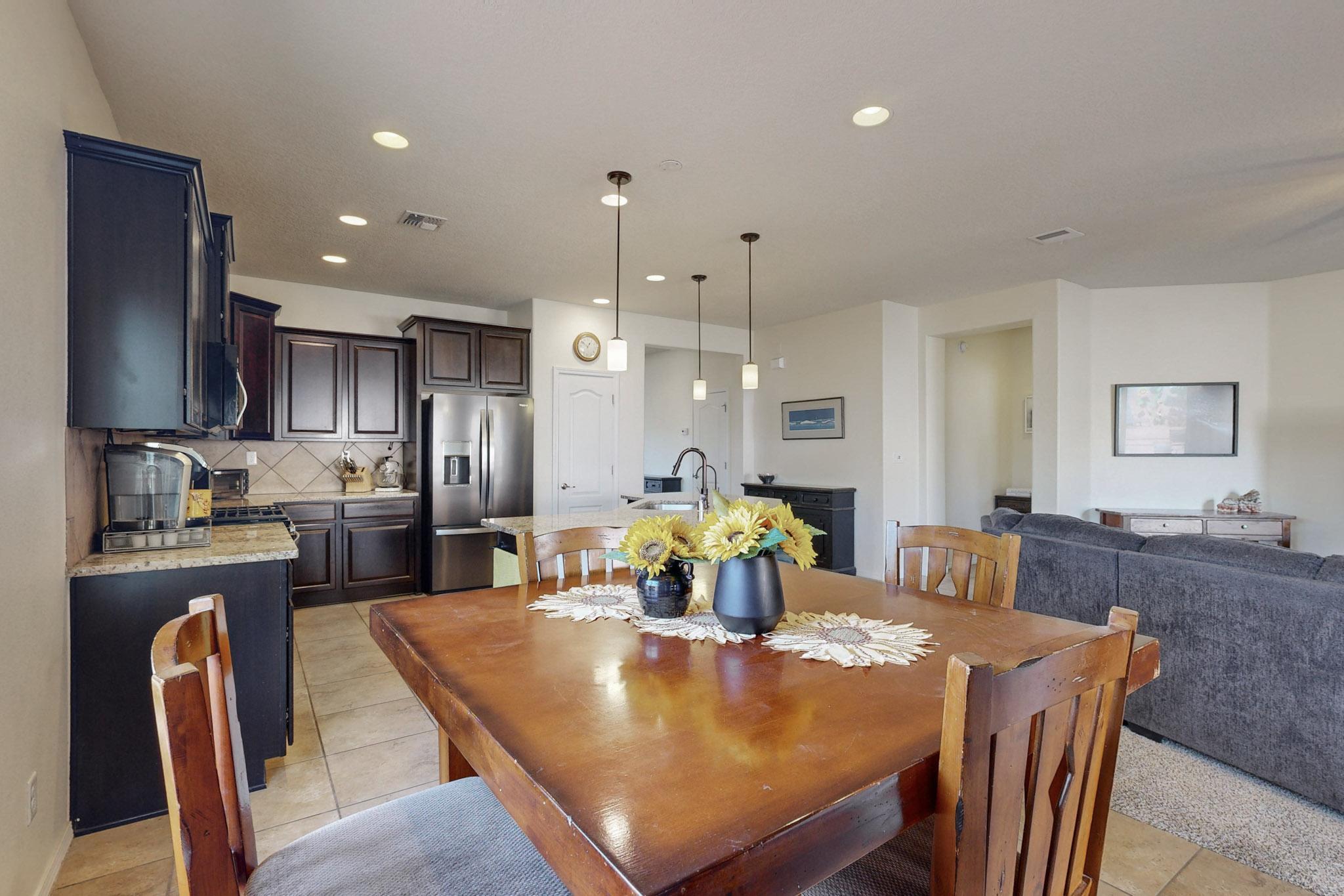 3833 PUENTA ALTO Avenue NE