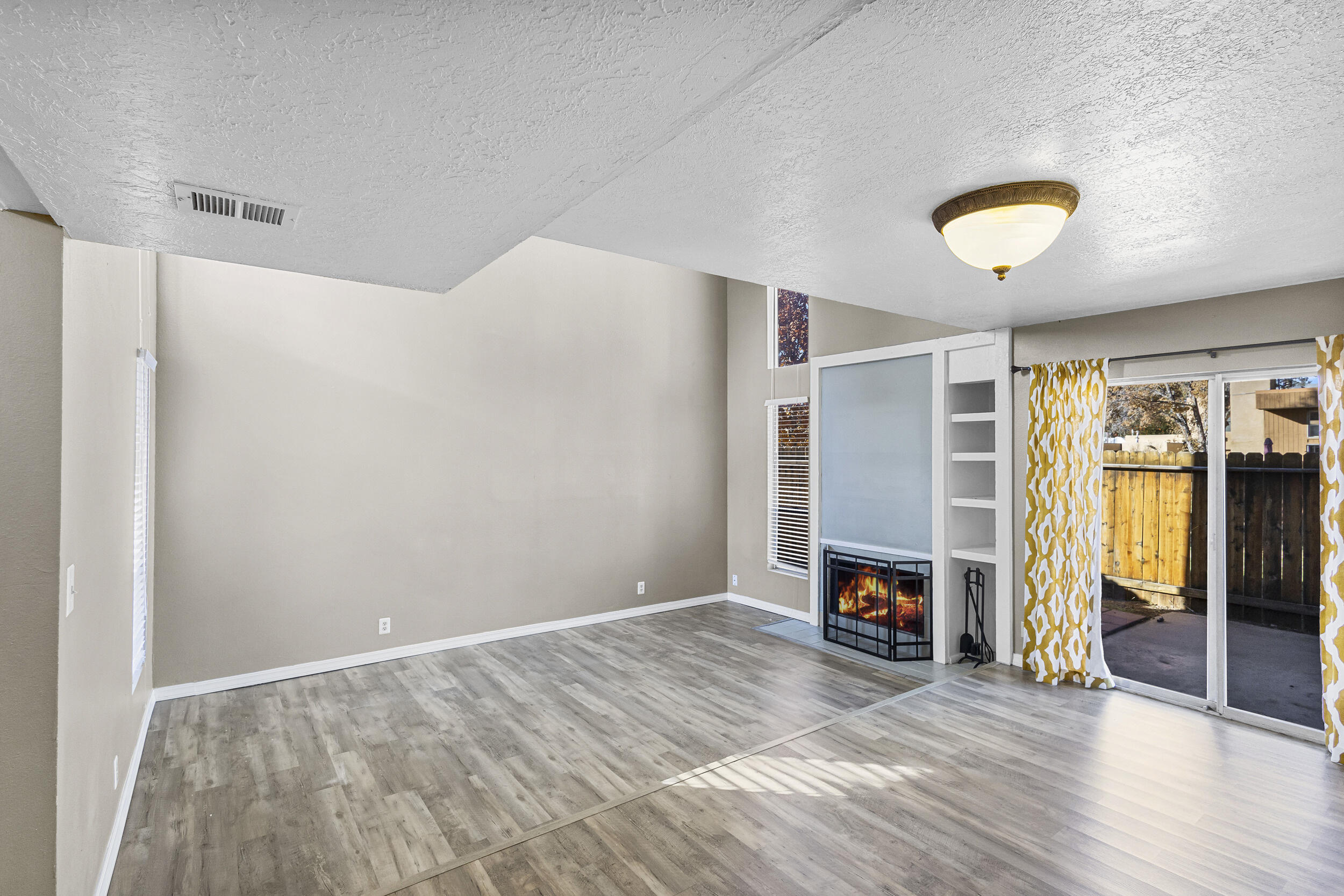 58 Plaza De la Noche NE