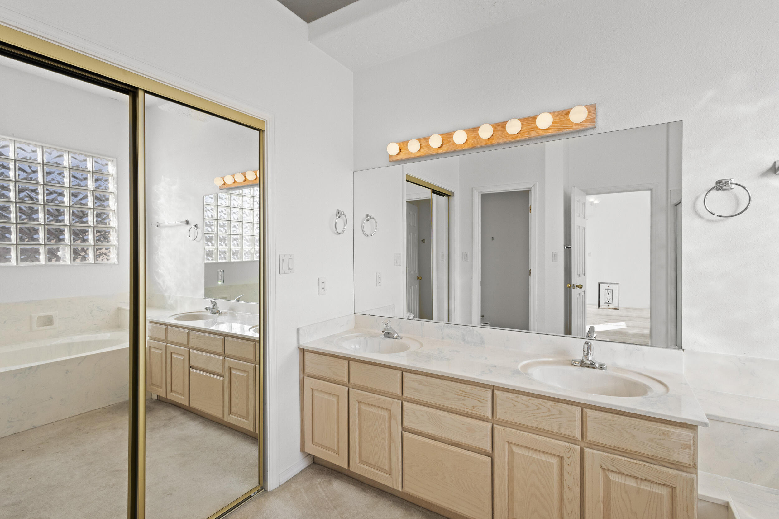 8608 Tierra Bonita Place NE