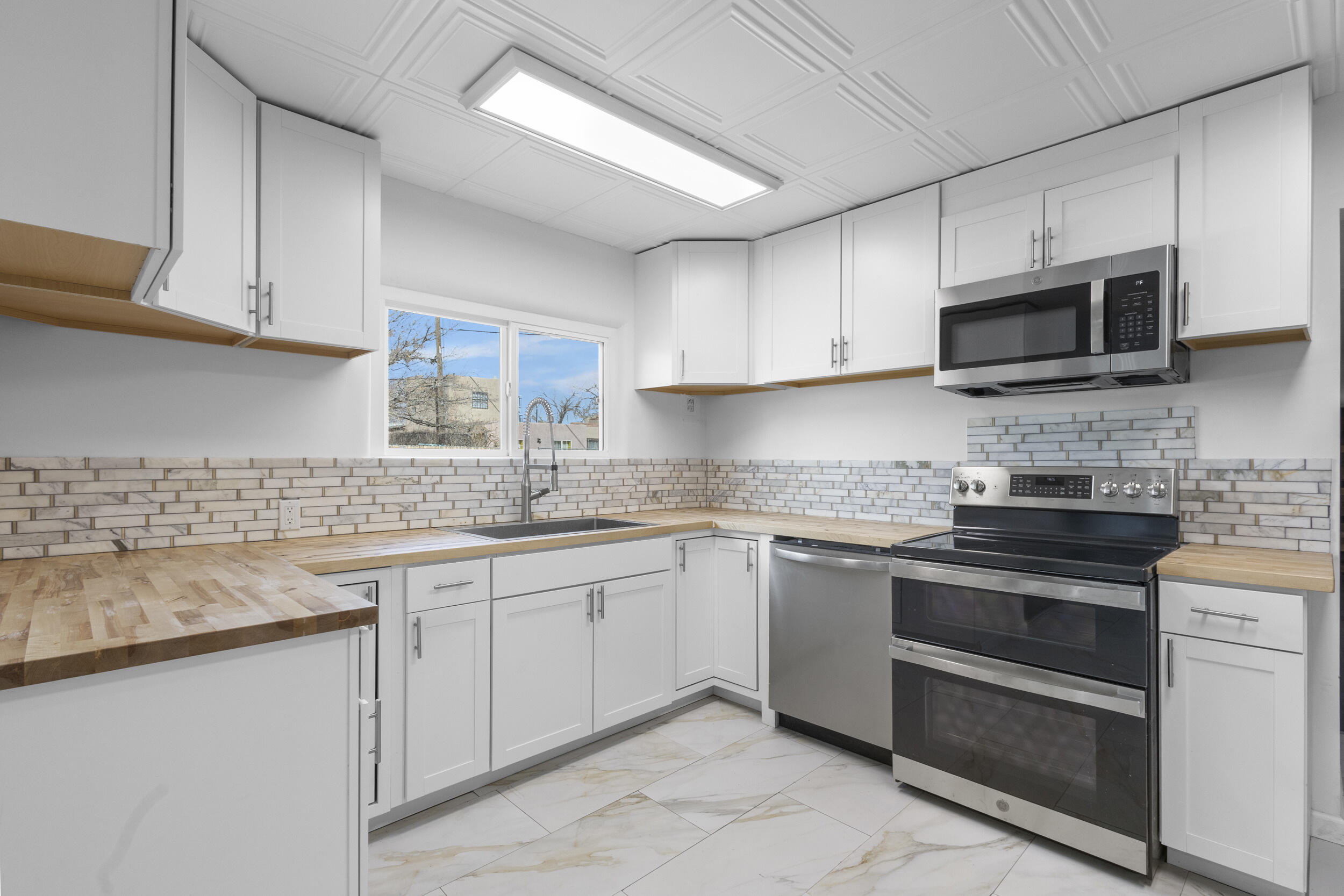 402 DOLORES Drive SW