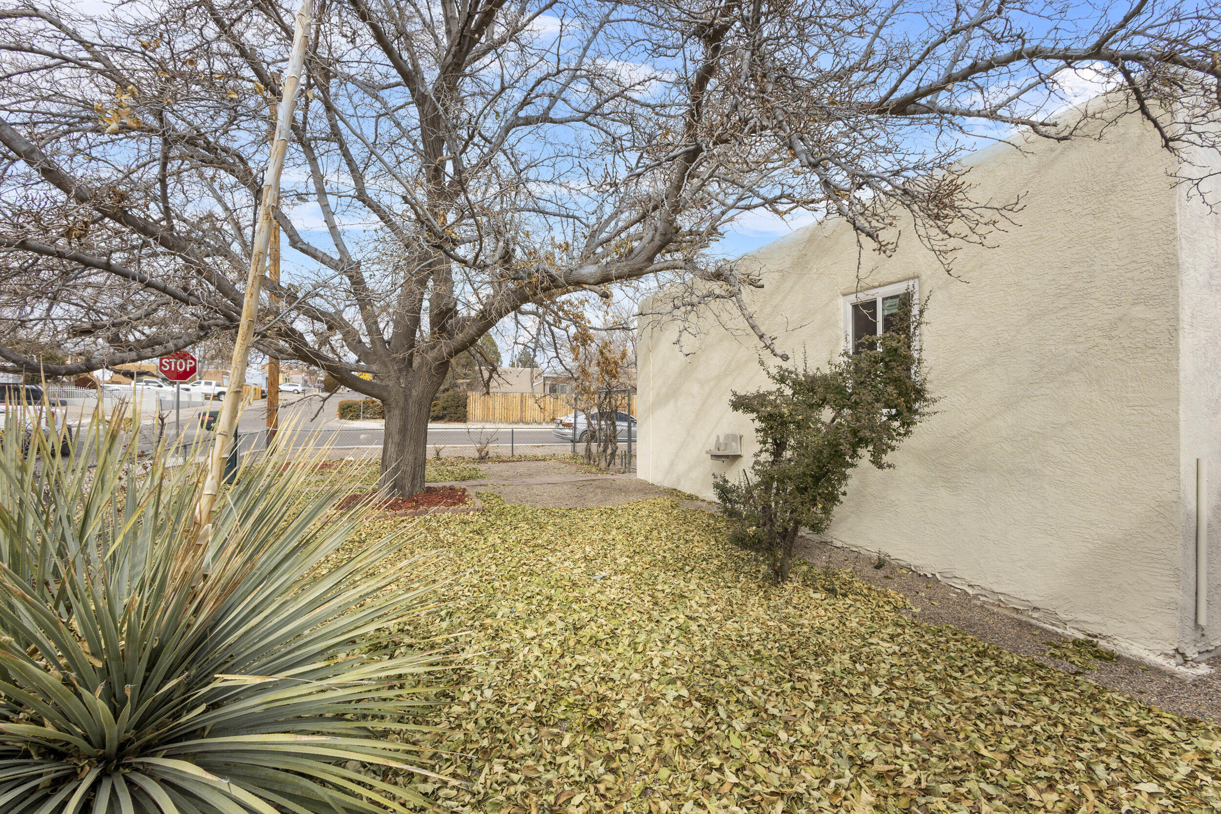 402 DOLORES Drive SW