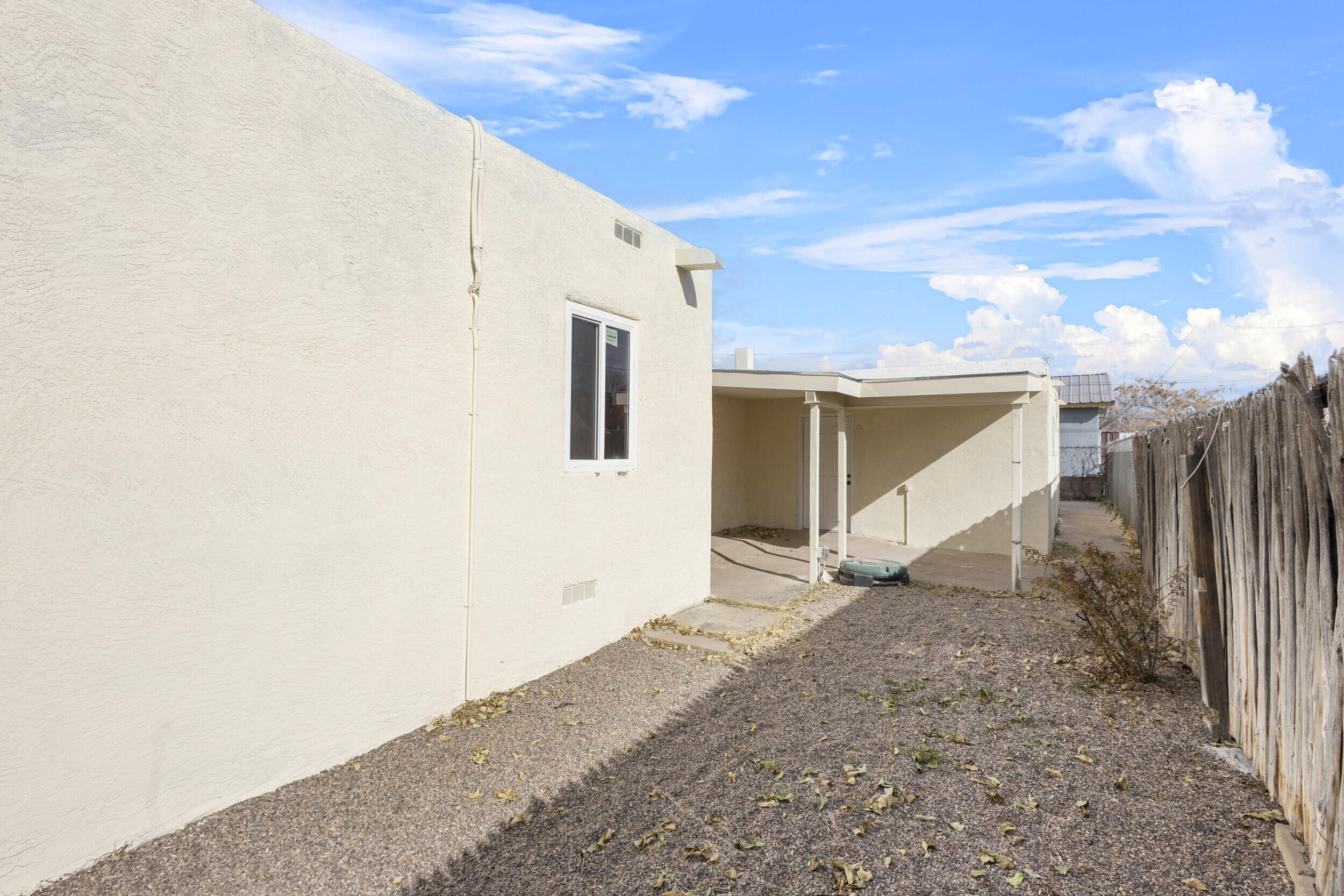 402 DOLORES Drive SW