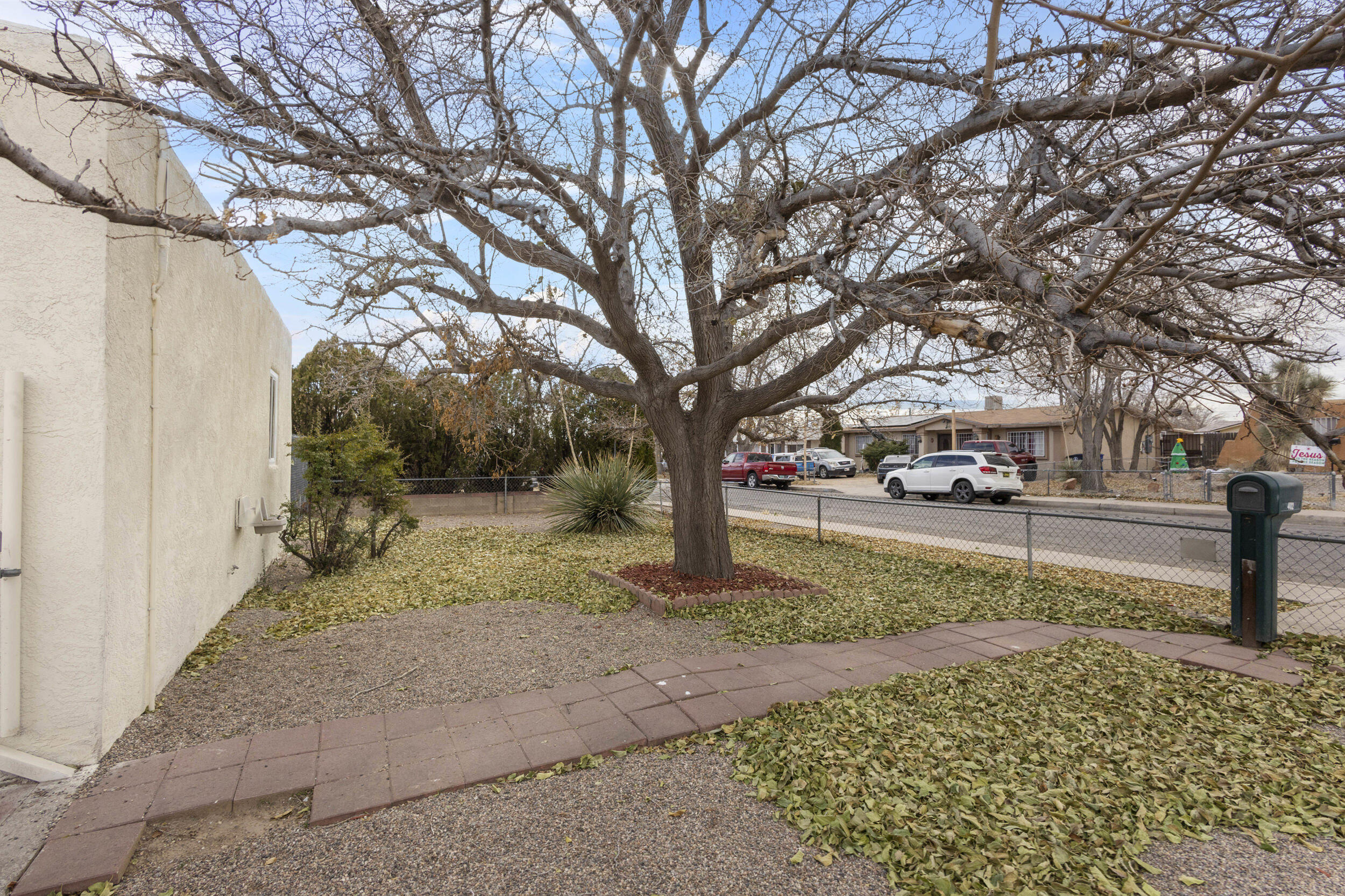 402 DOLORES Drive SW