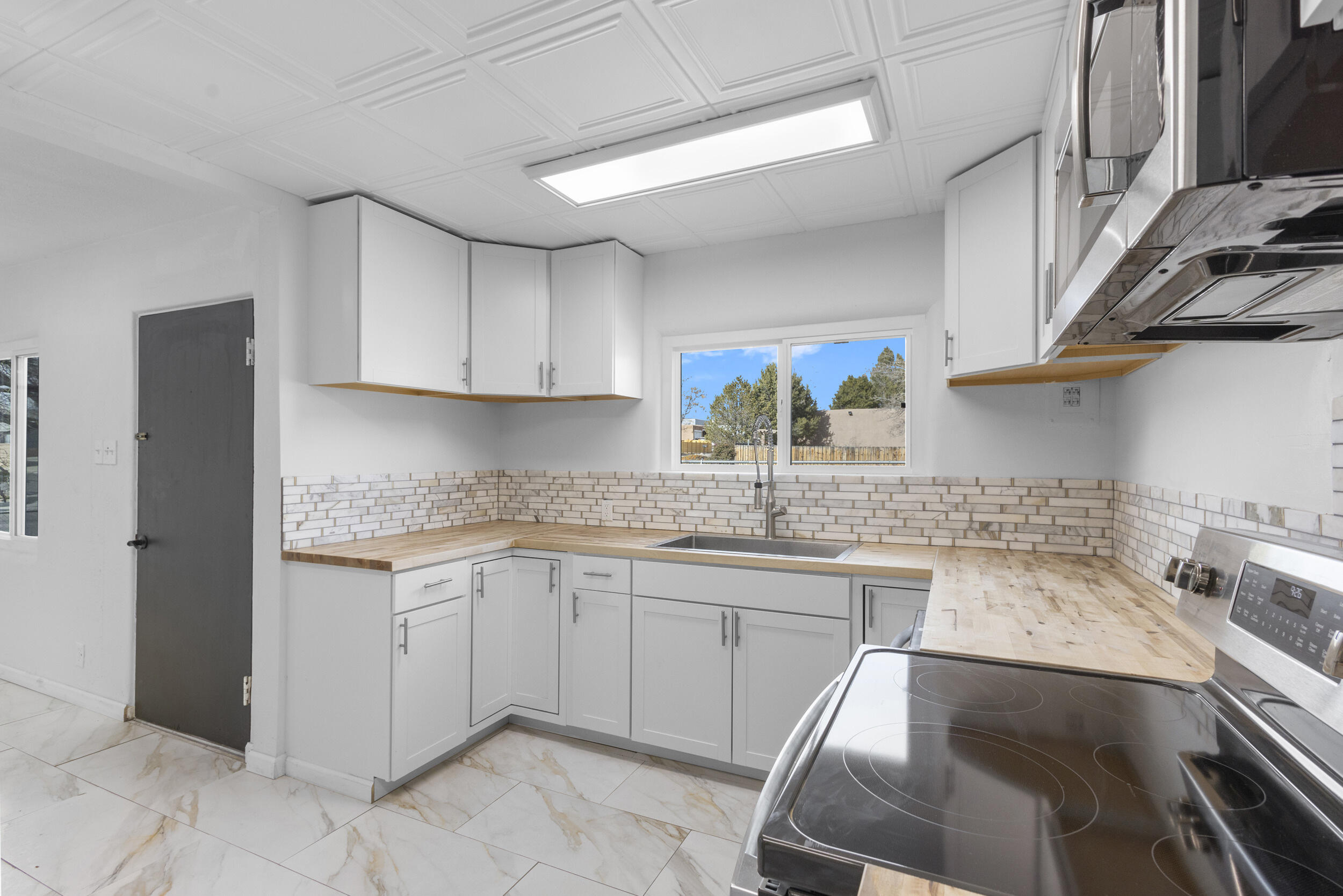 402 DOLORES Drive SW