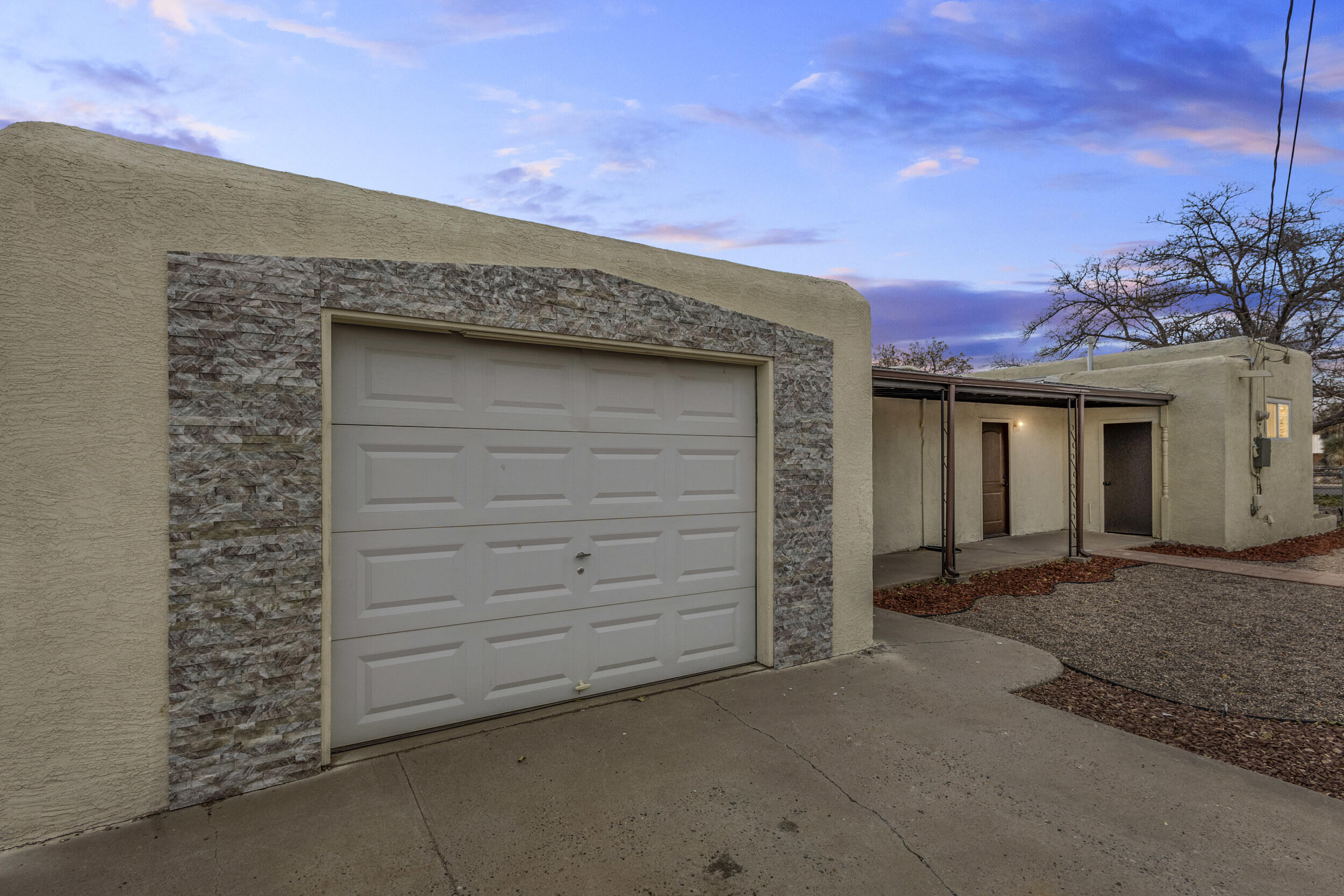 402 DOLORES Drive SW