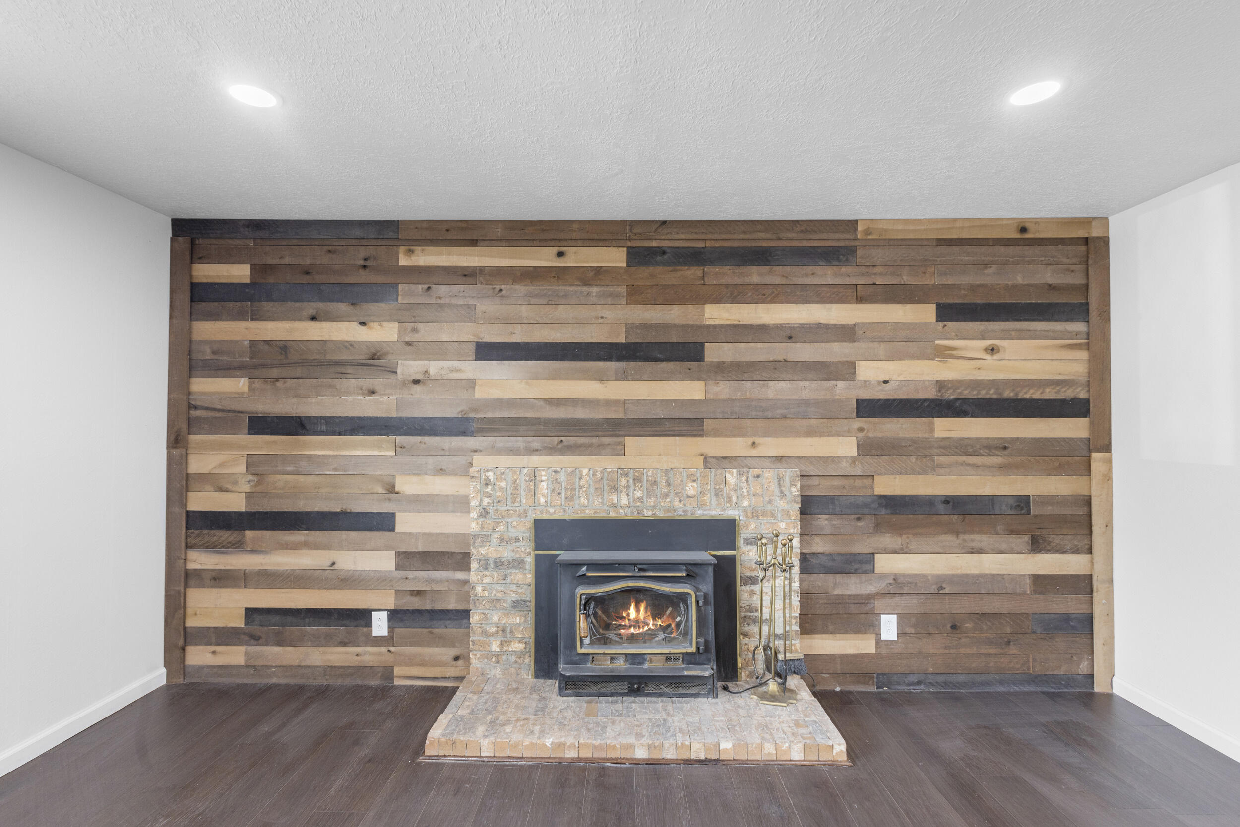 402 DOLORES Drive SW