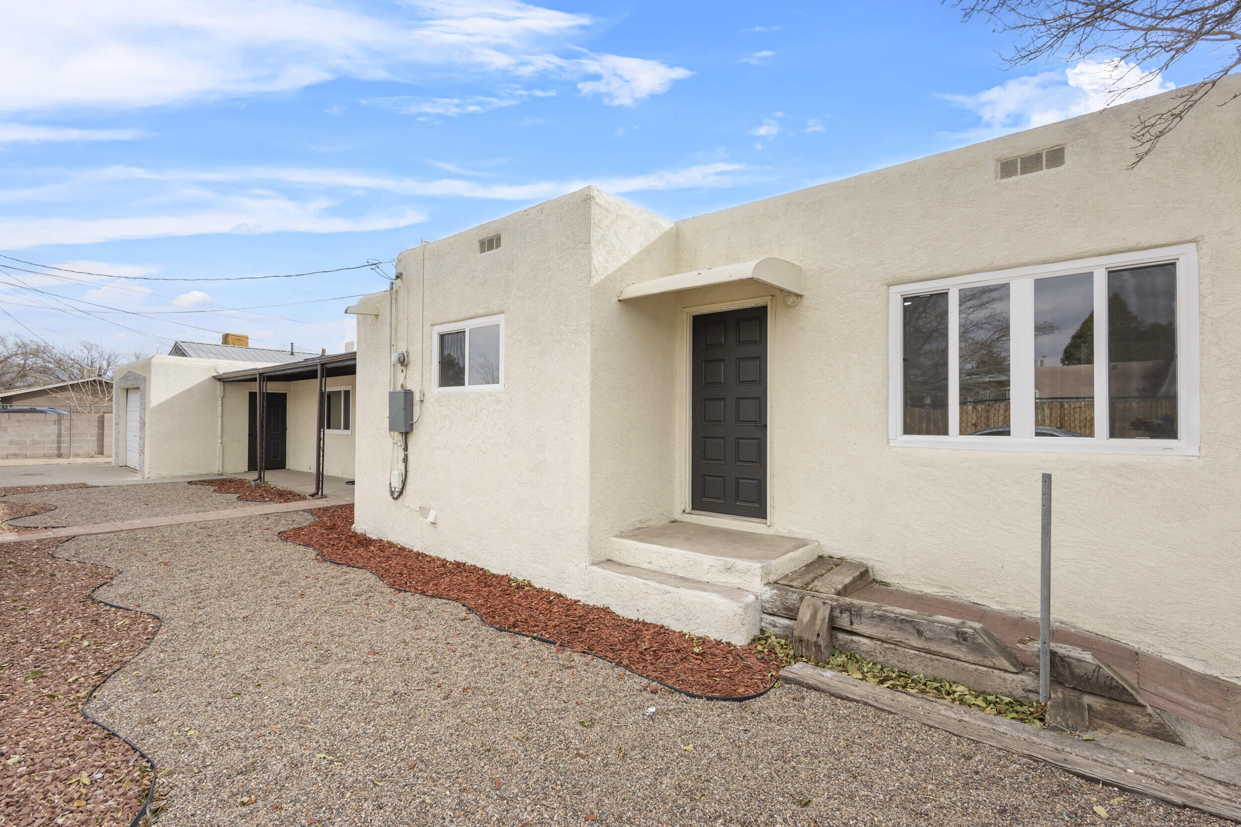 402 DOLORES Drive SW