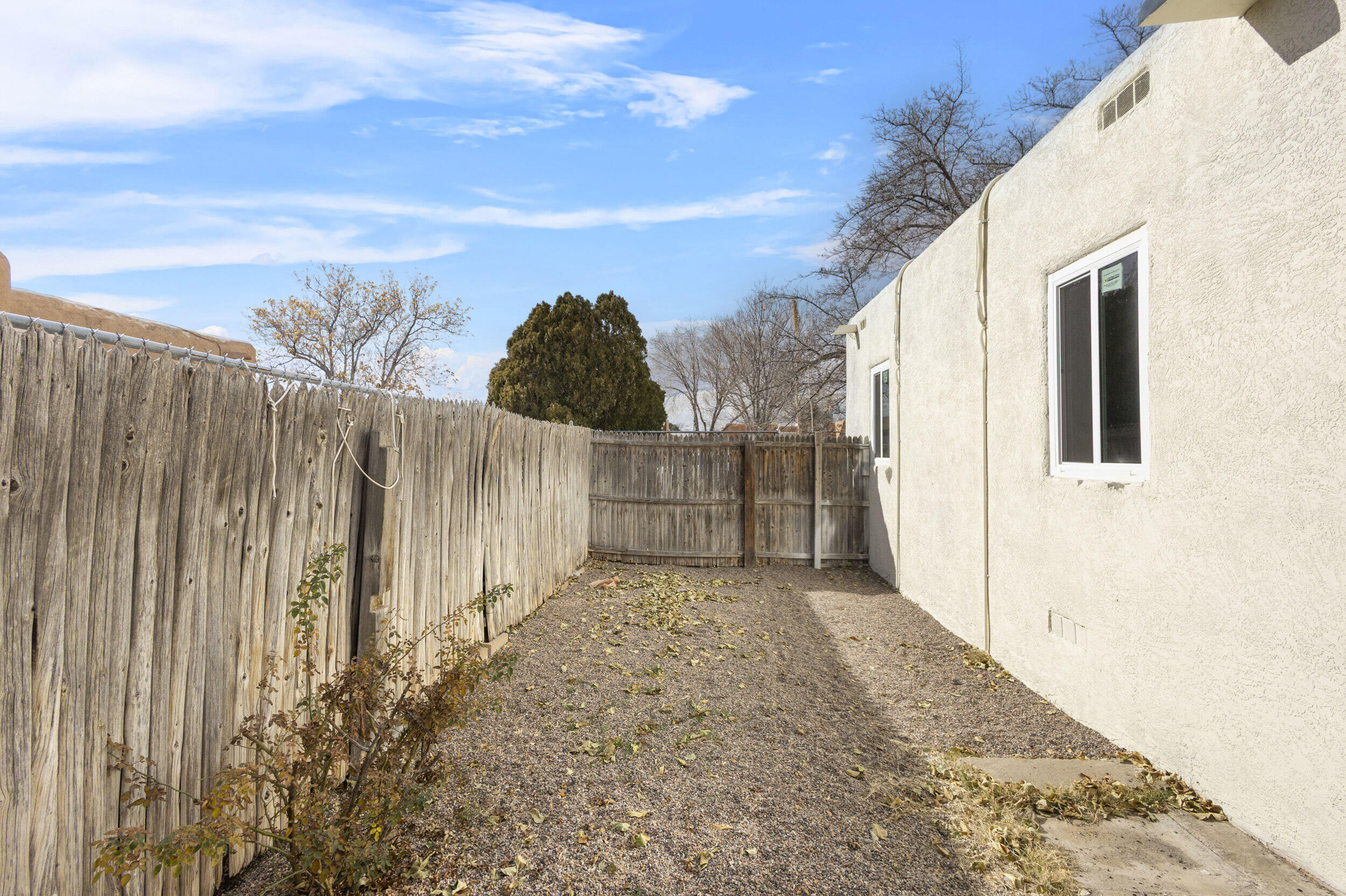402 DOLORES Drive SW