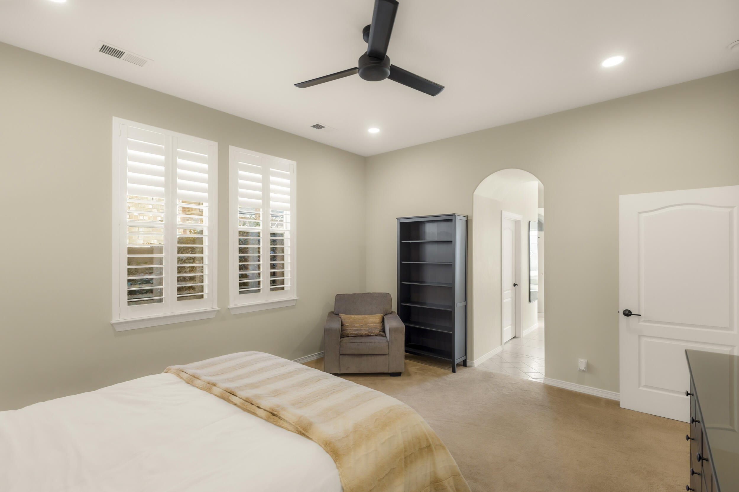 11211 AMMAN Avenue NE