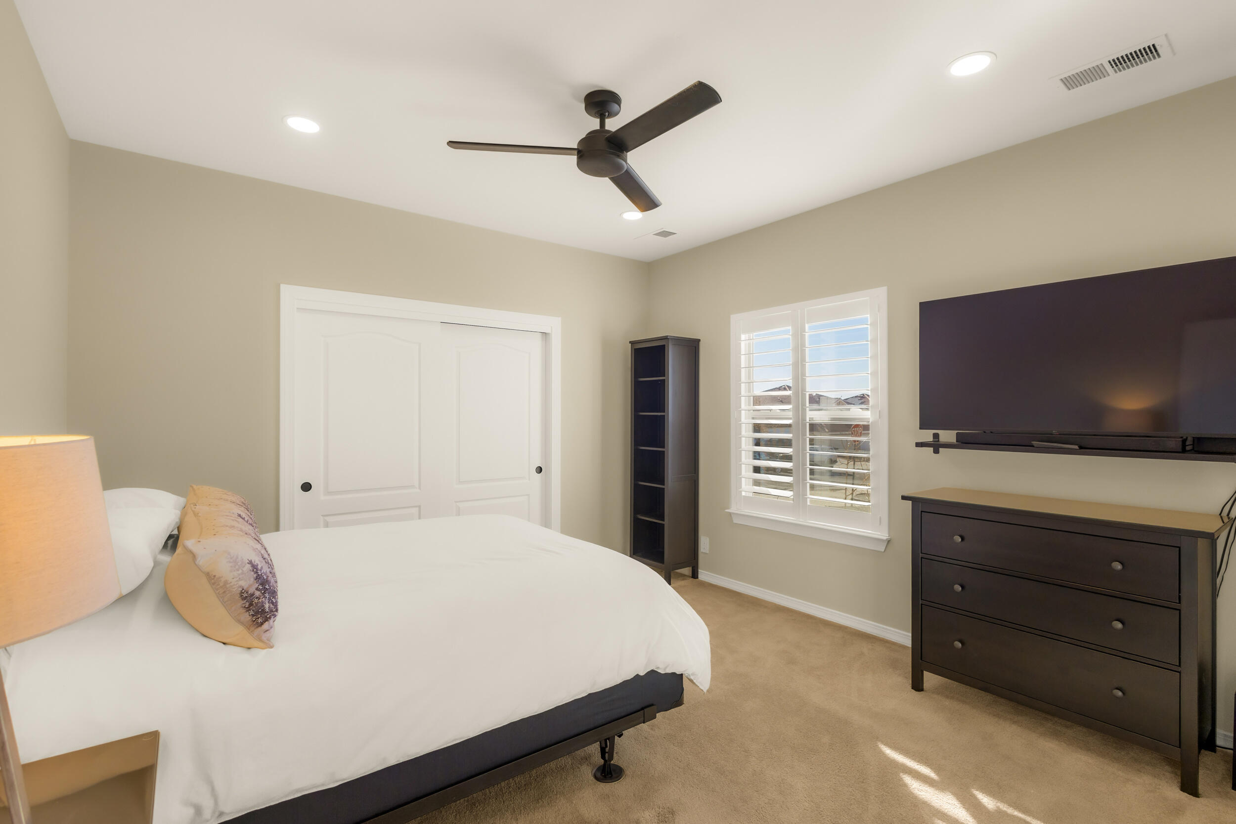 11211 AMMAN Avenue NE