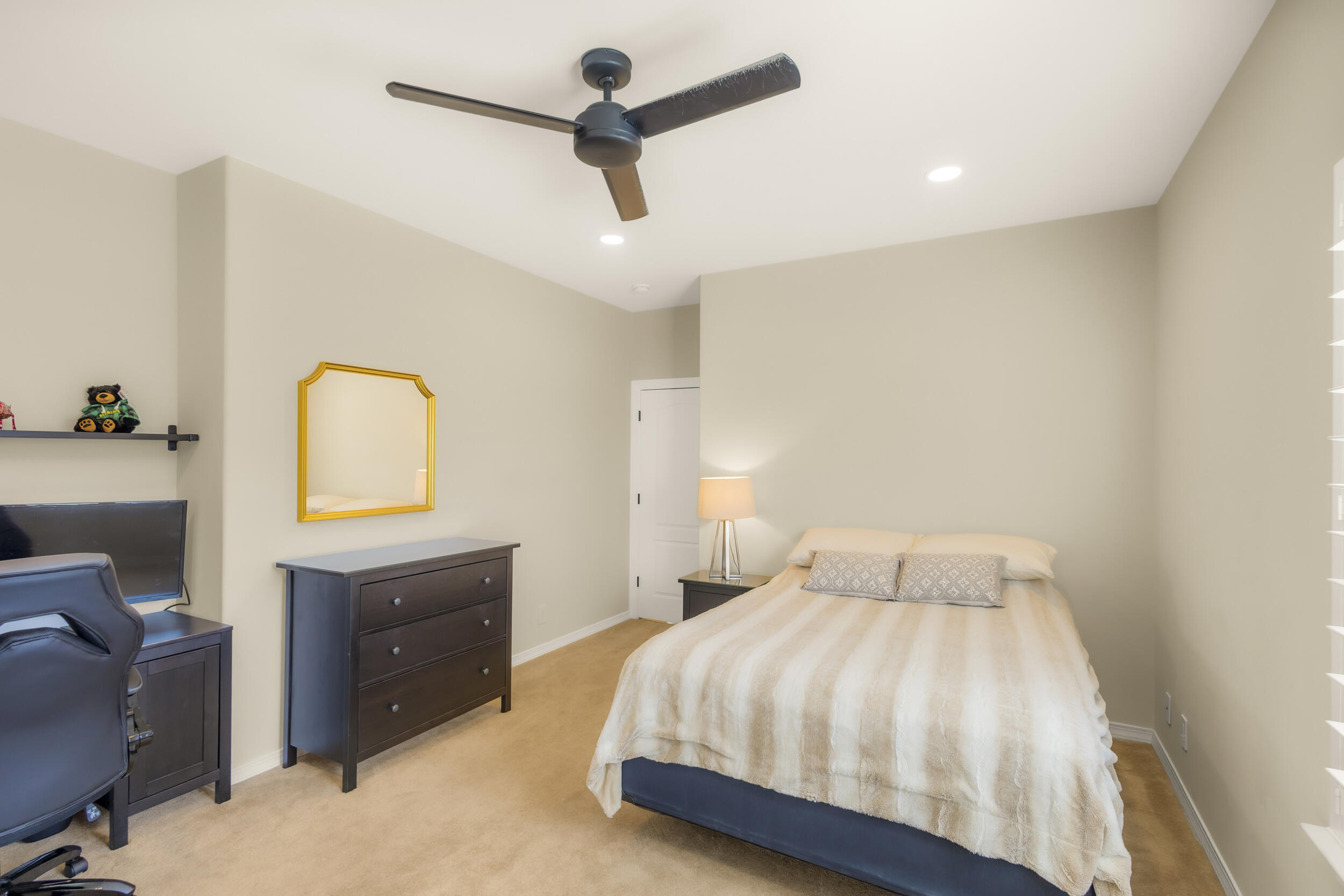 11211 AMMAN Avenue NE