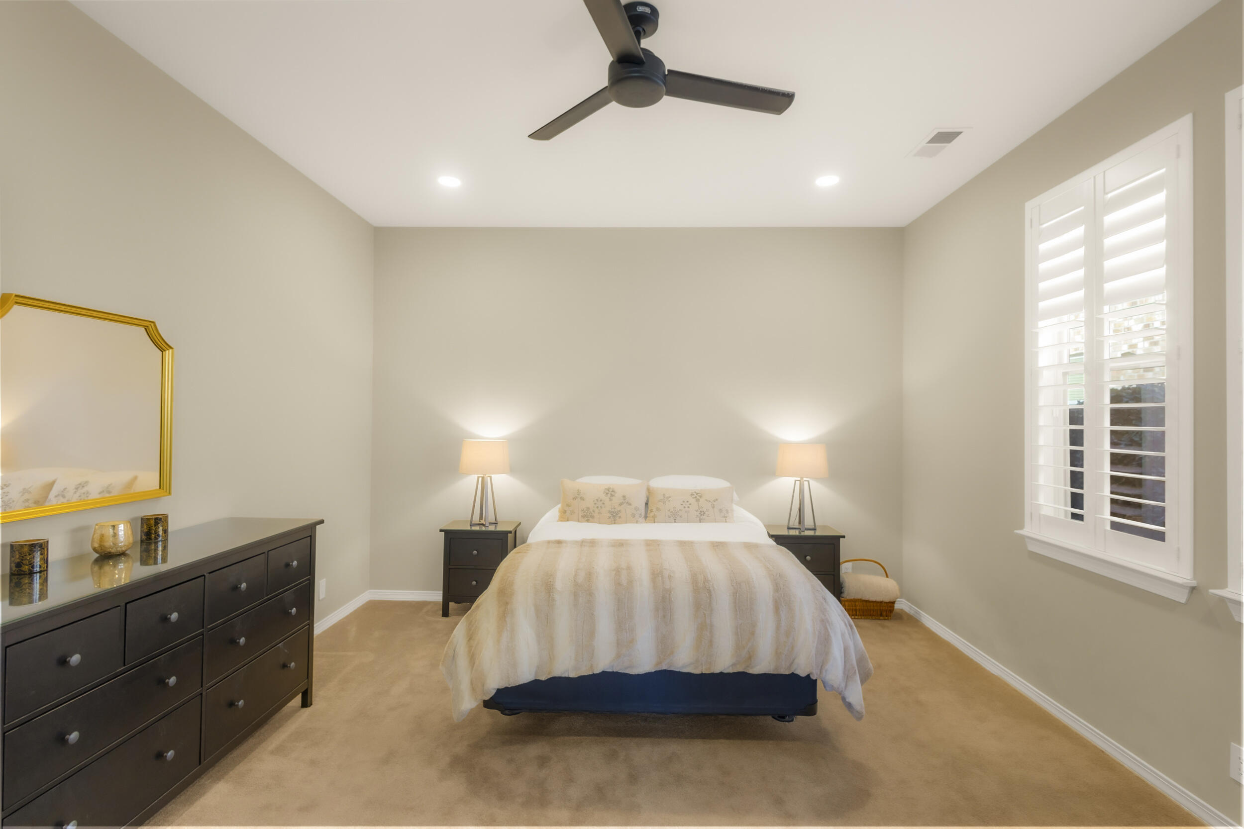 11211 AMMAN Avenue NE