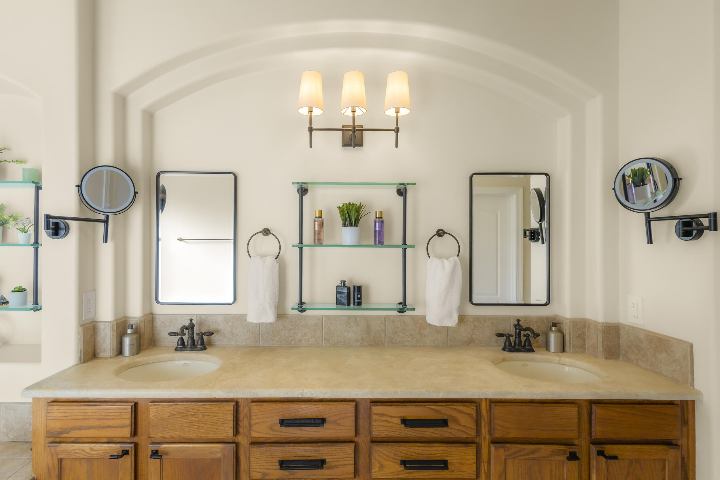 11211 AMMAN Avenue NE