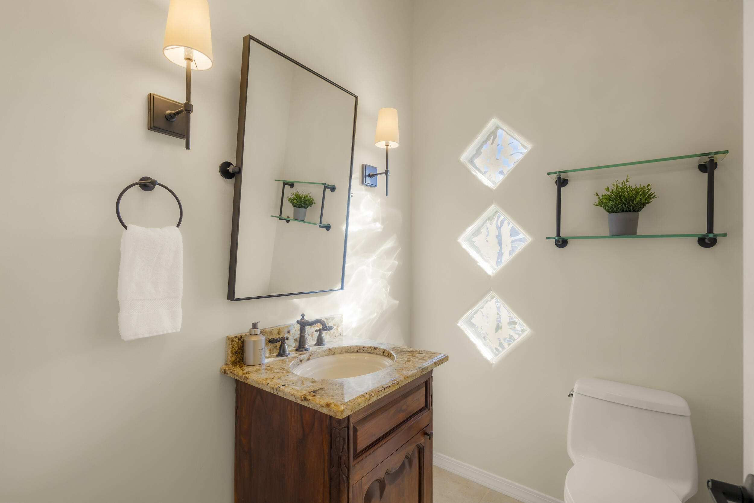 11211 AMMAN Avenue NE