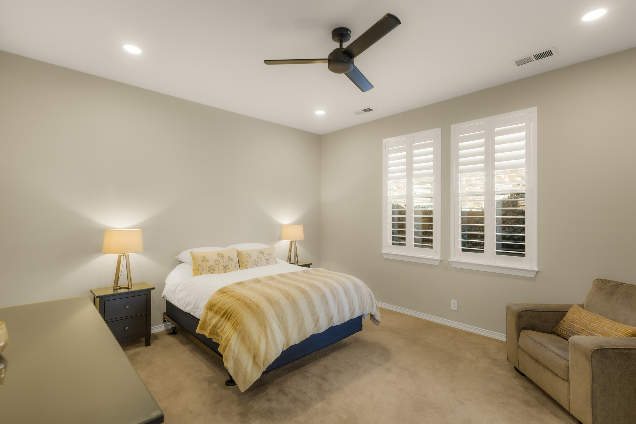 11211 AMMAN Avenue NE