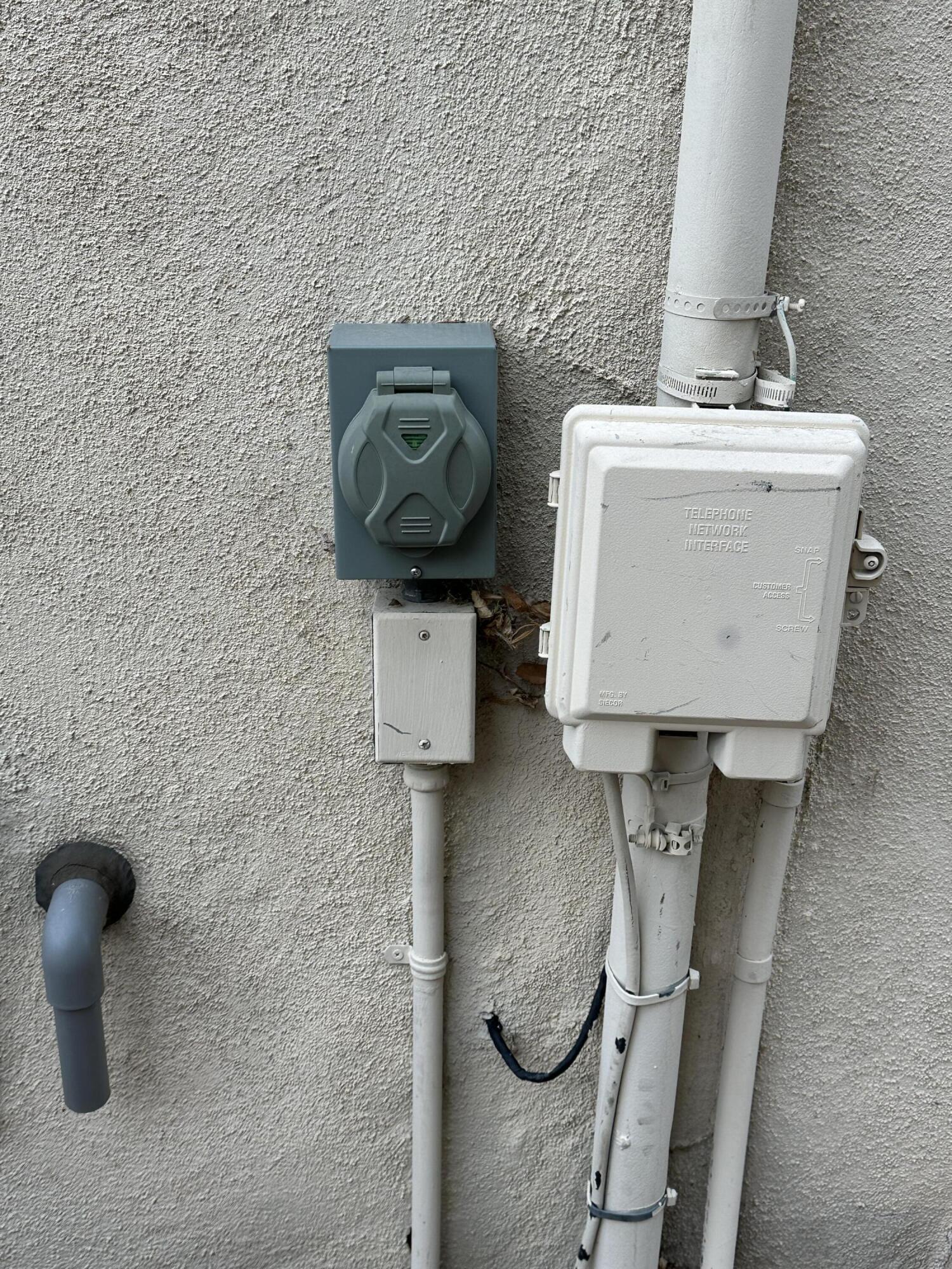 9908 ACADEMY HILLS Drive NE