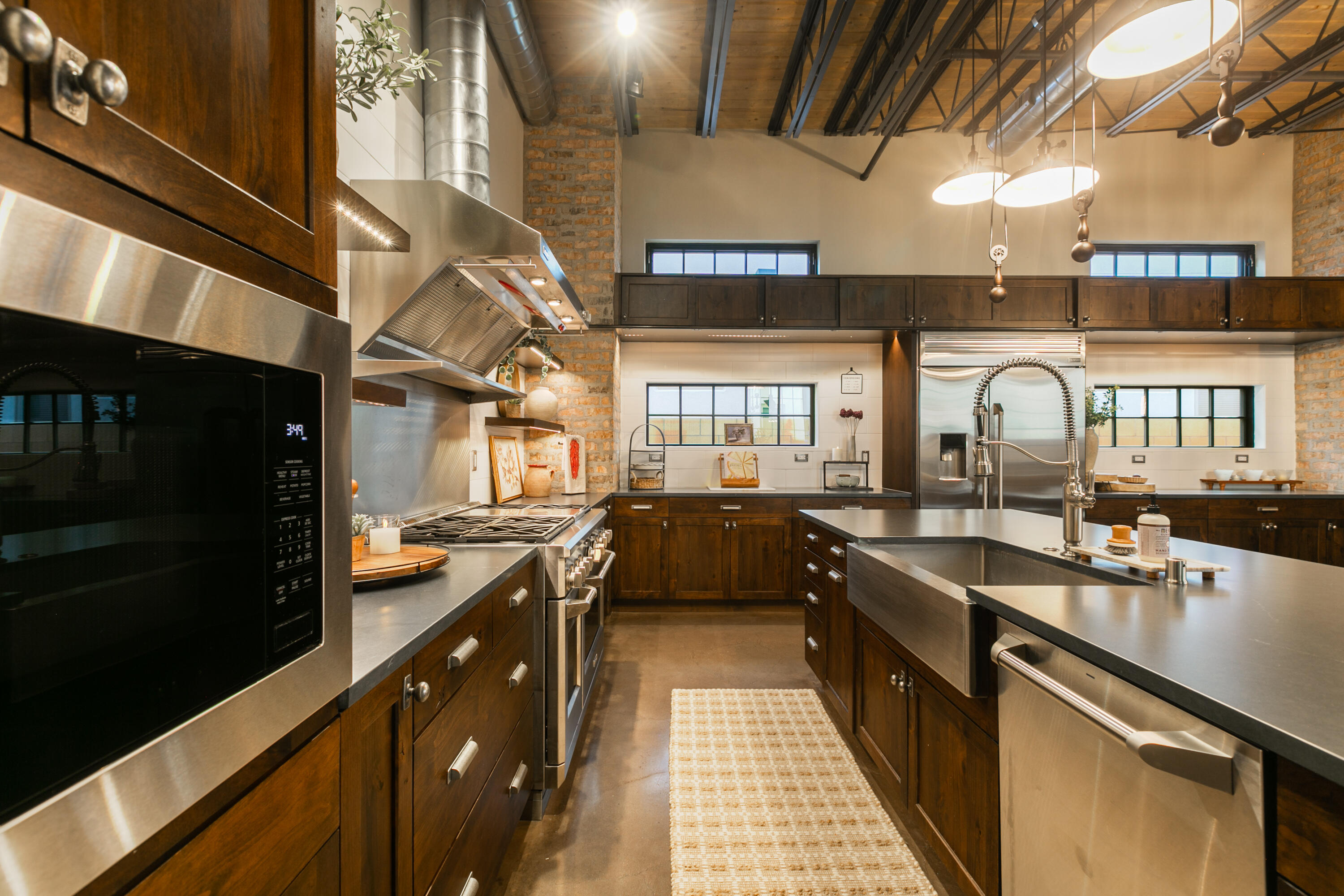 8828 SILVER OAK Lane NE