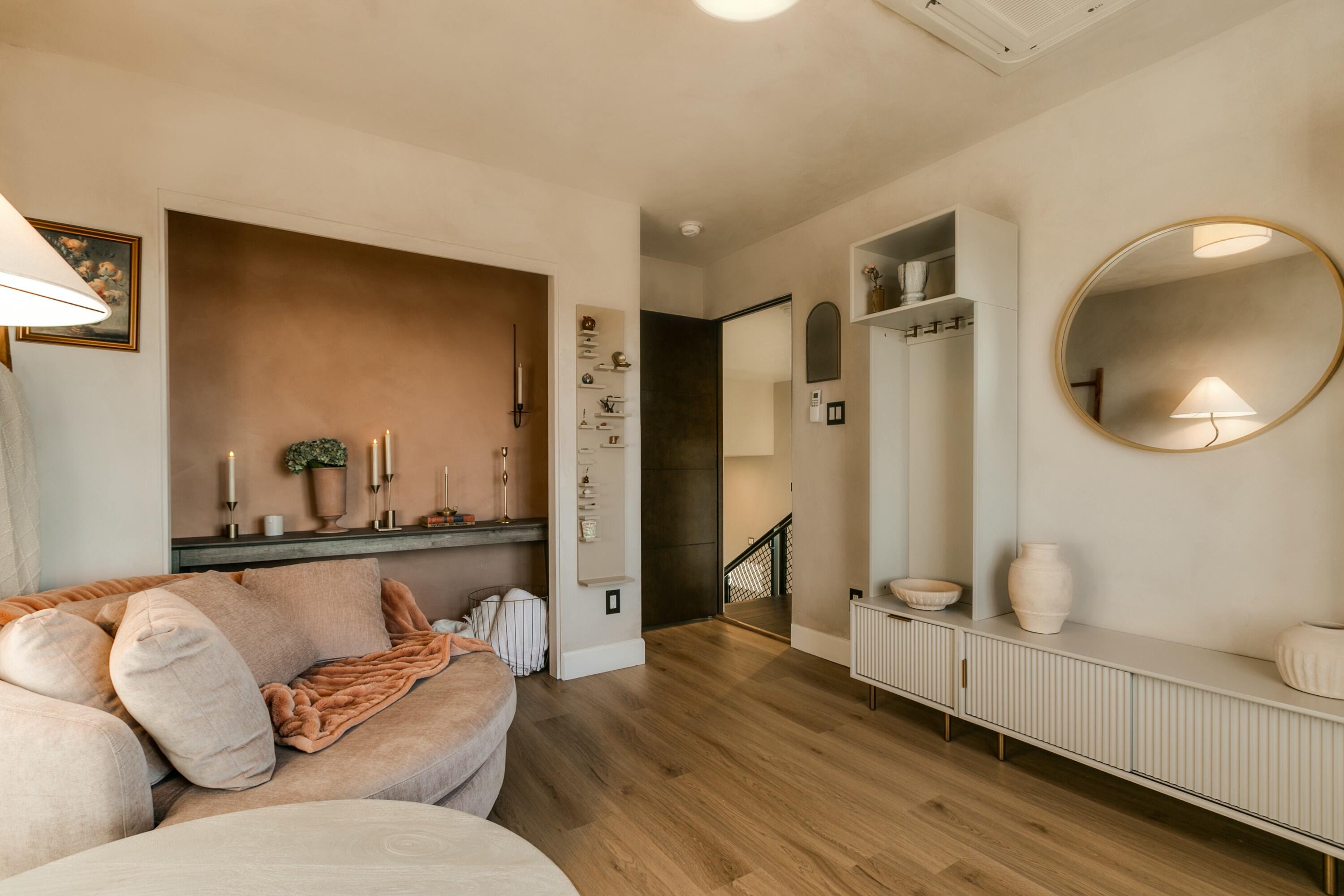 8828 SILVER OAK Lane NE