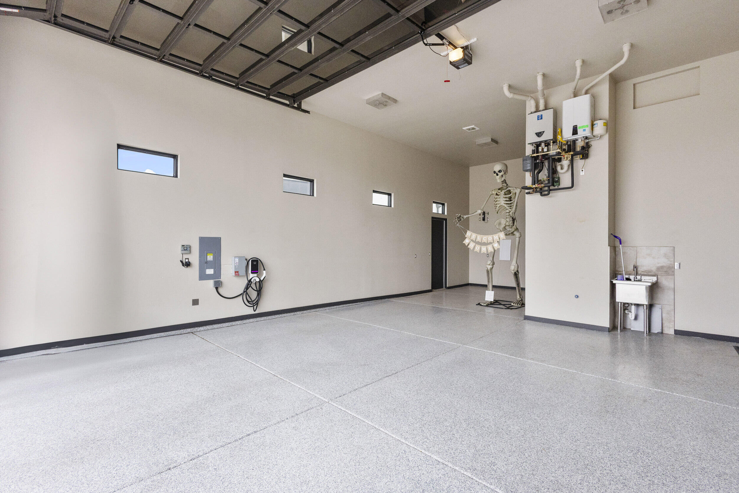 8828 SILVER OAK Lane NE