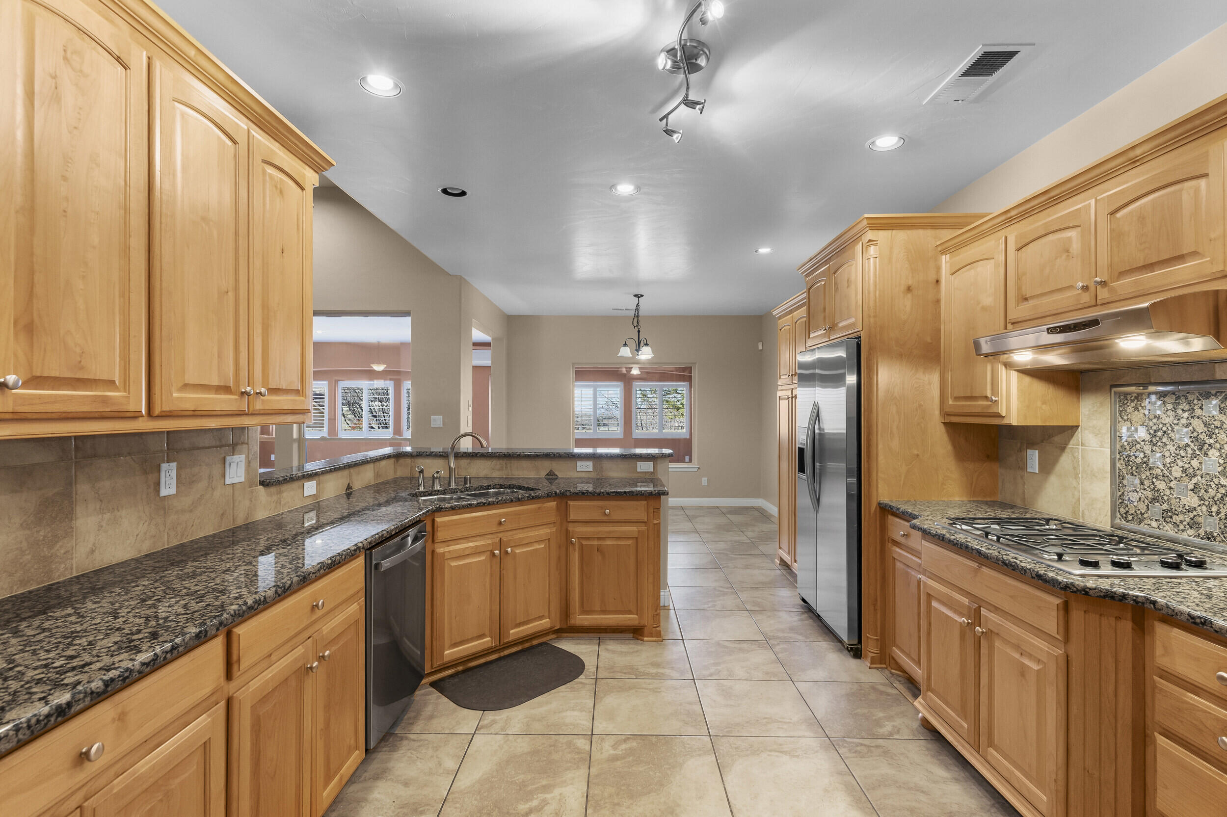 8205 GRAPE VIEW Court NE