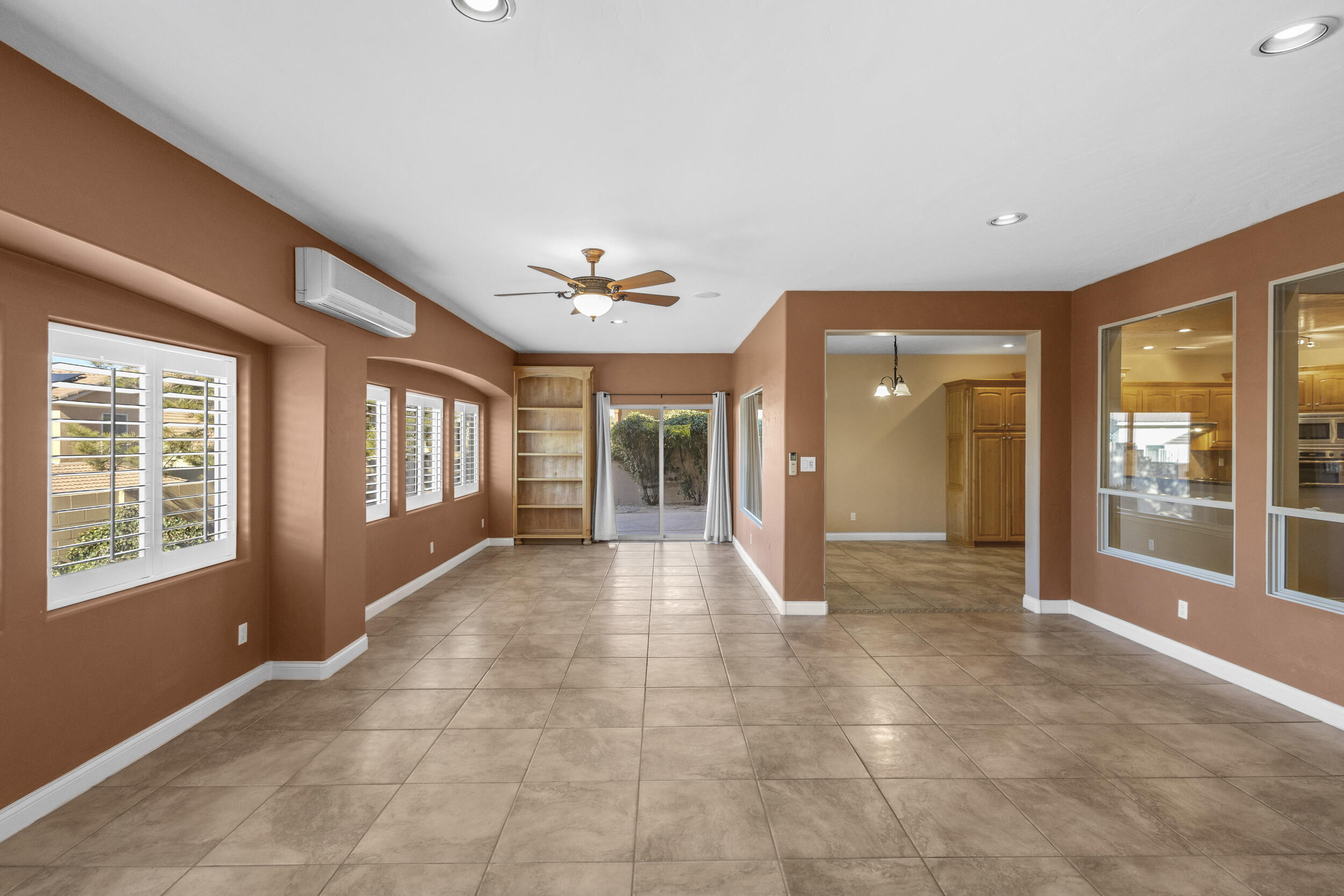 8205 GRAPE VIEW Court NE