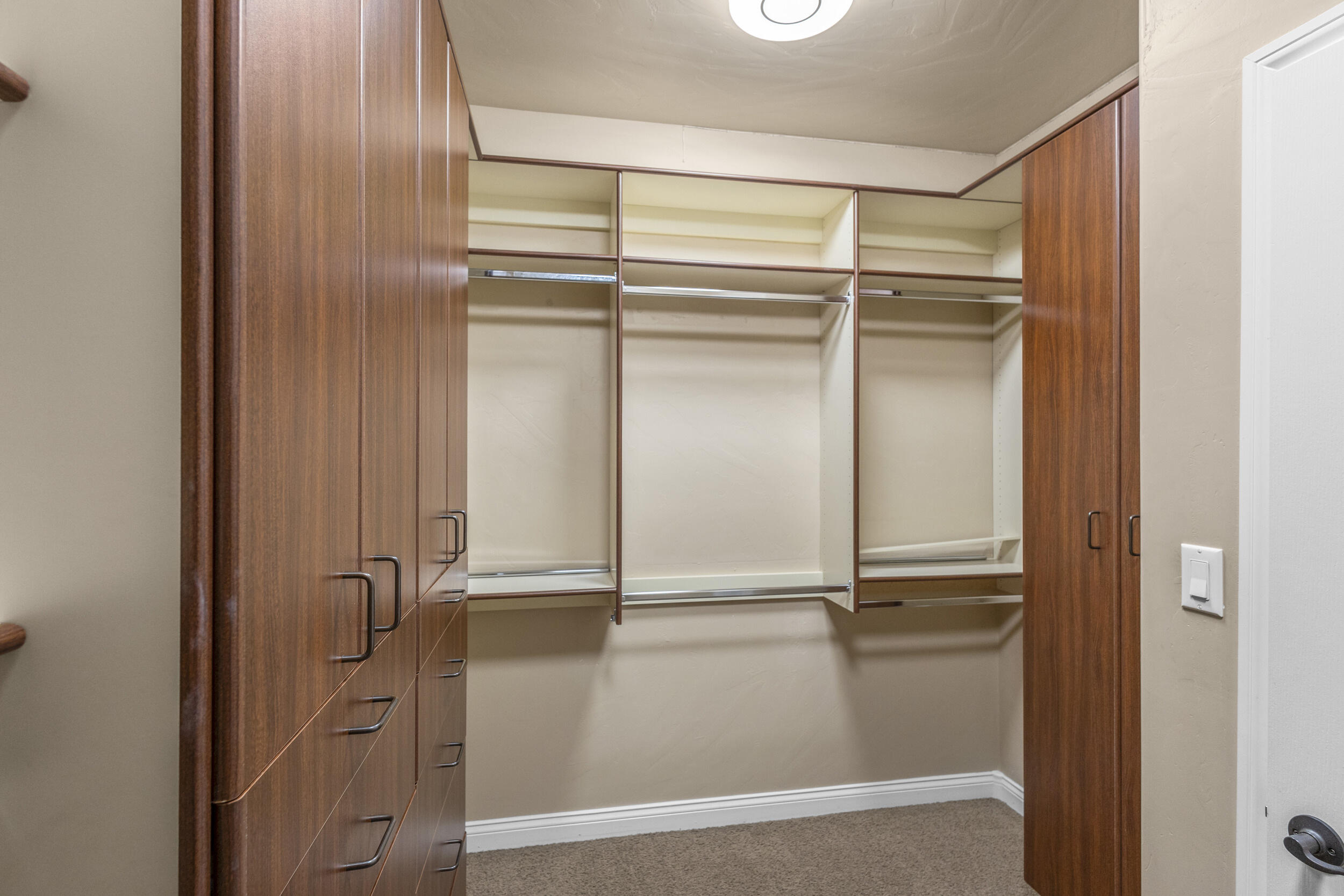 8205 GRAPE VIEW Court NE