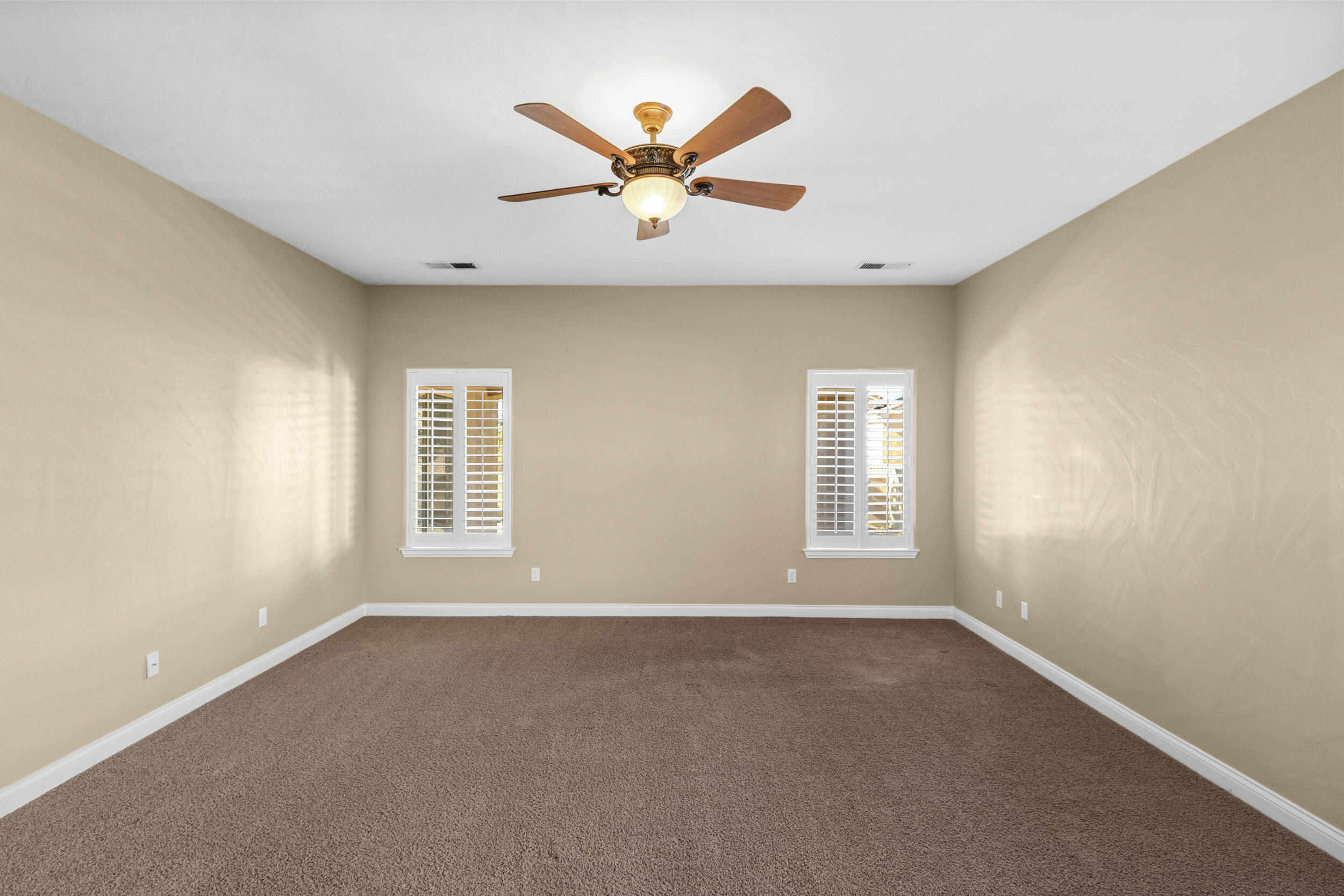 8205 GRAPE VIEW Court NE