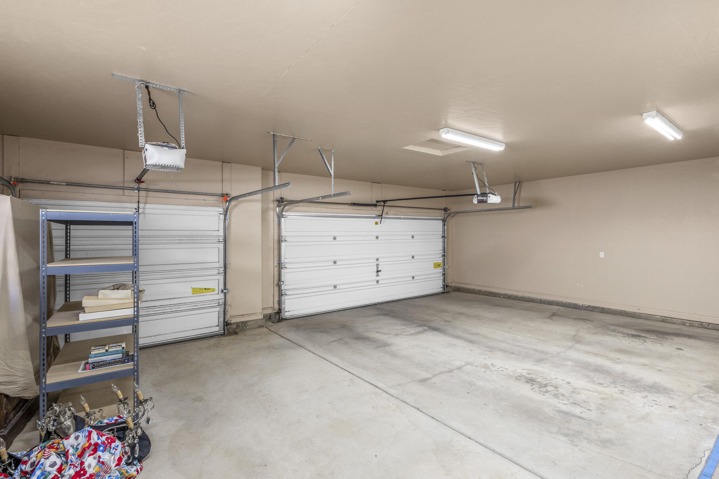 8205 GRAPE VIEW Court NE