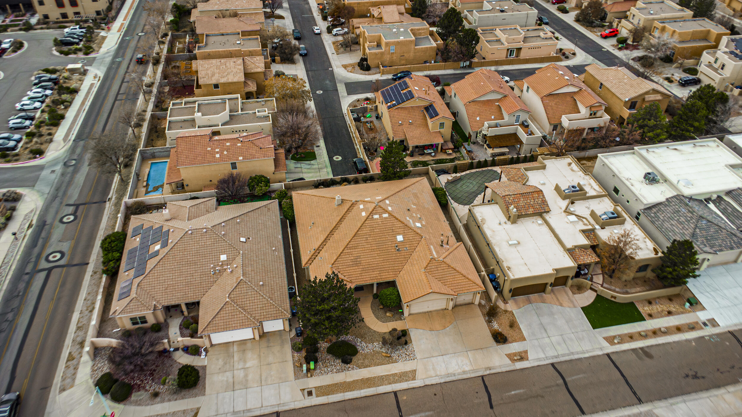 8205 GRAPE VIEW Court NE