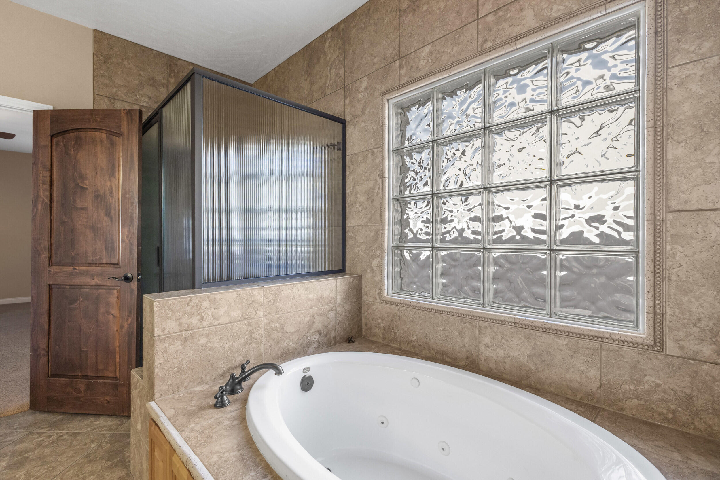 8205 GRAPE VIEW Court NE