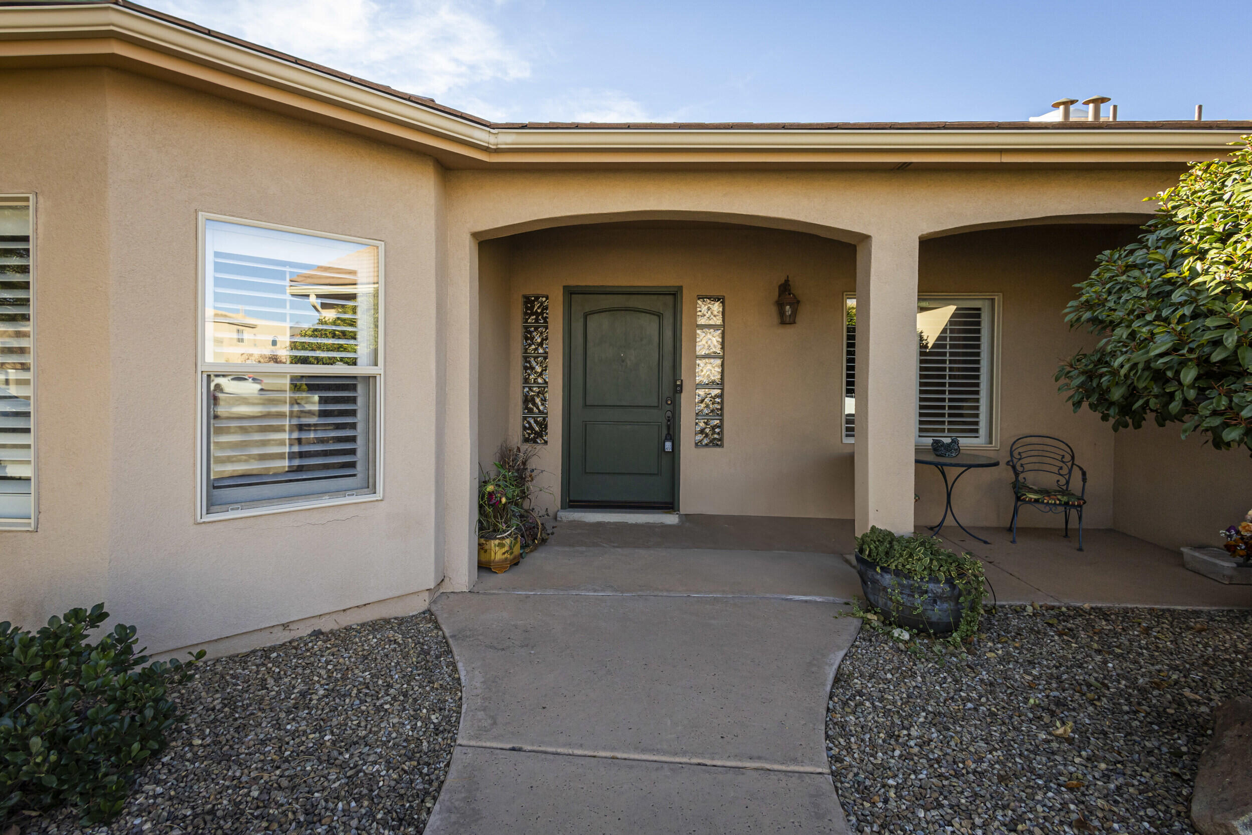 8205 GRAPE VIEW Court NE