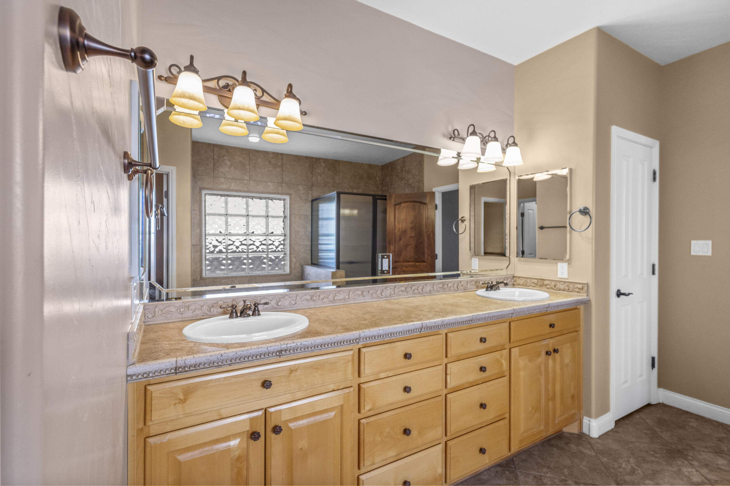 8205 GRAPE VIEW Court NE