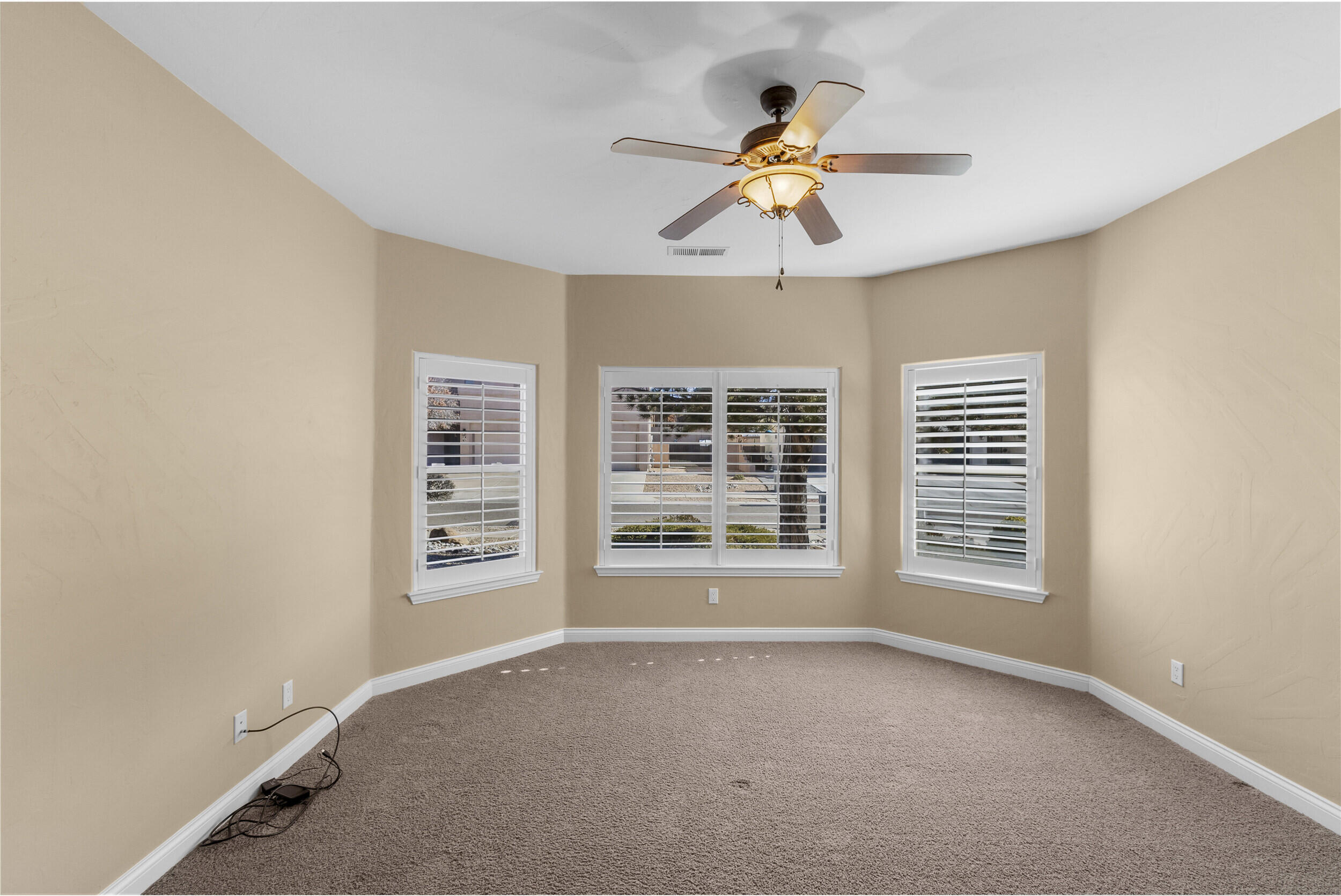 8205 GRAPE VIEW Court NE