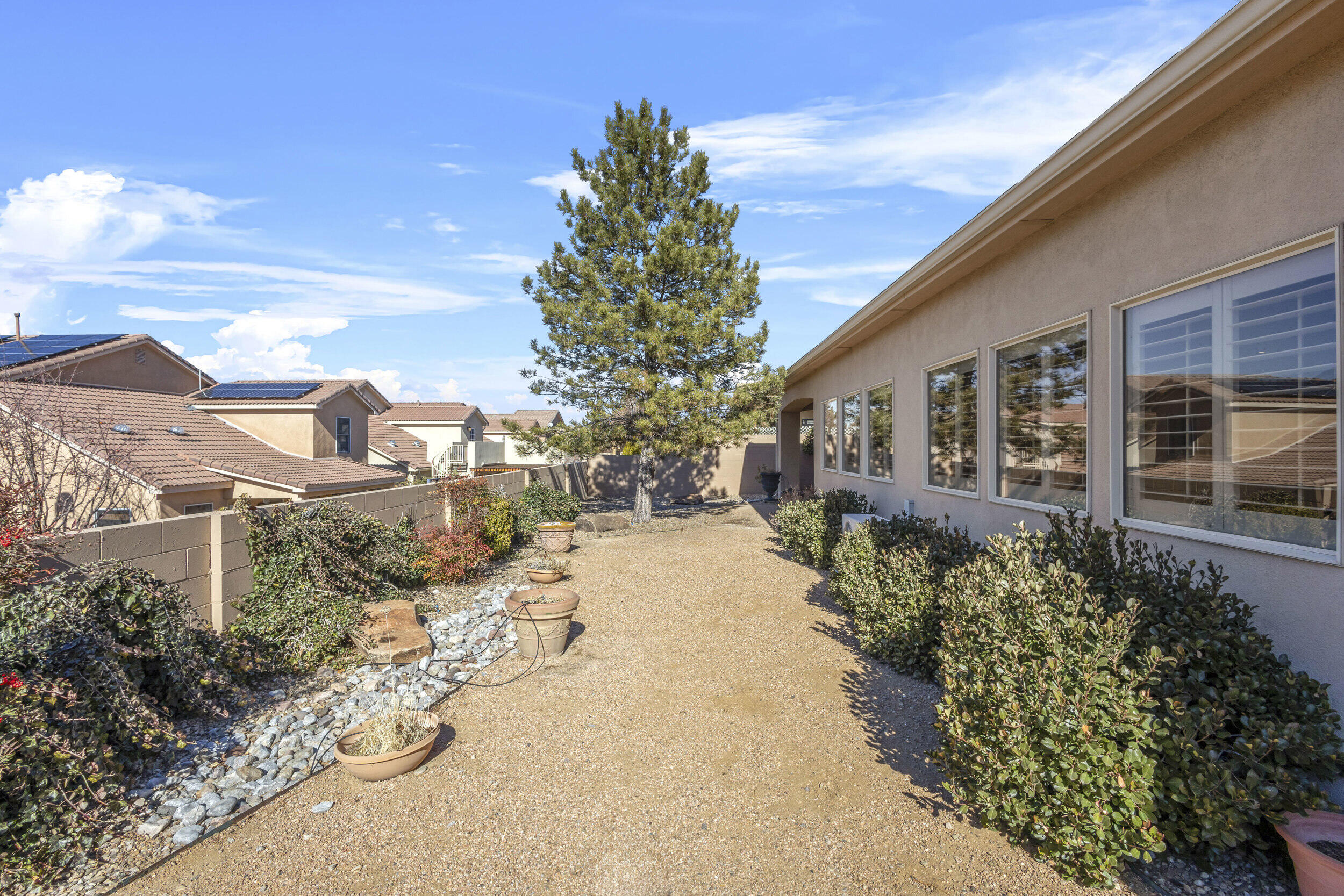 8205 GRAPE VIEW Court NE