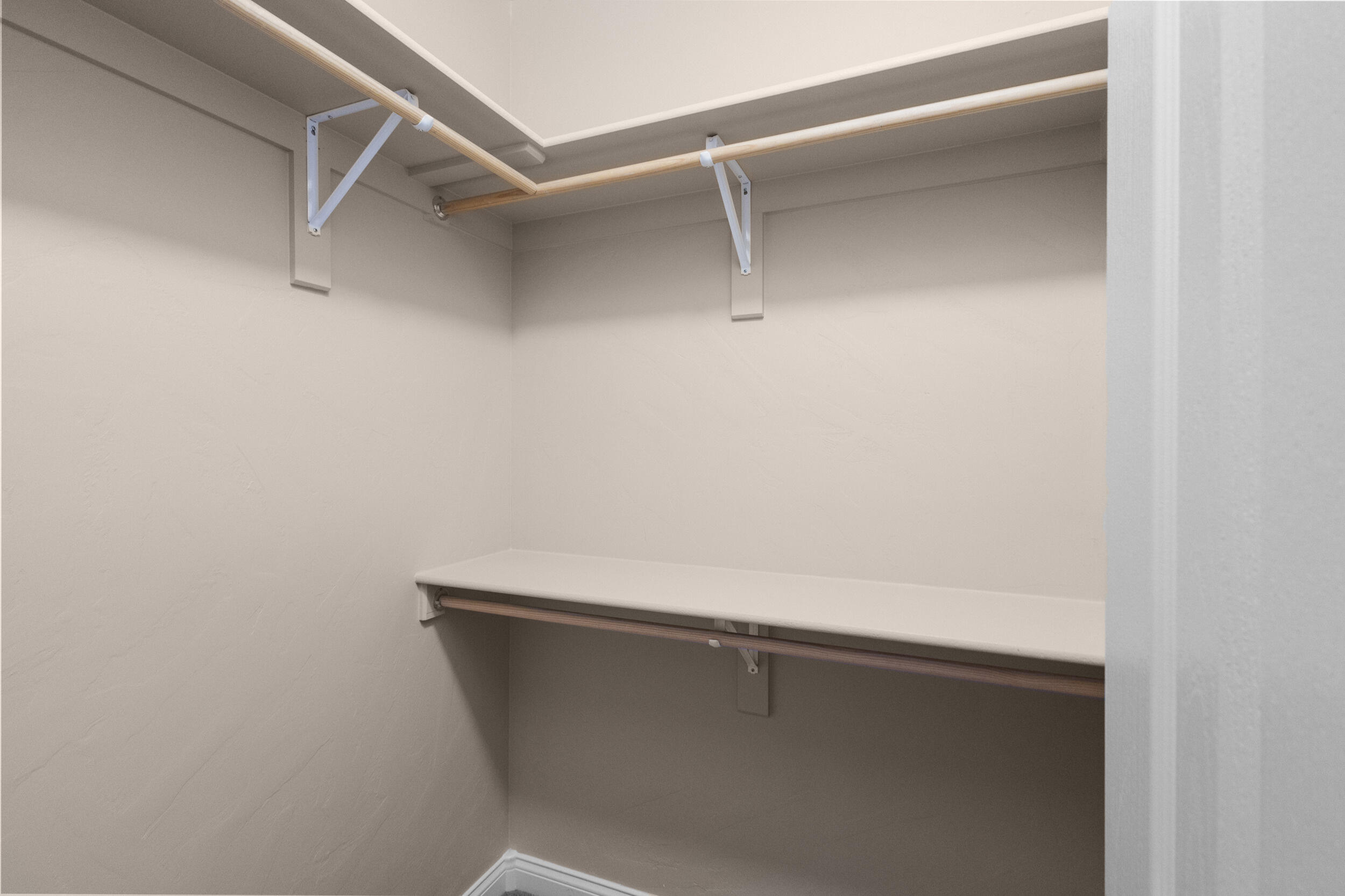 8205 GRAPE VIEW Court NE