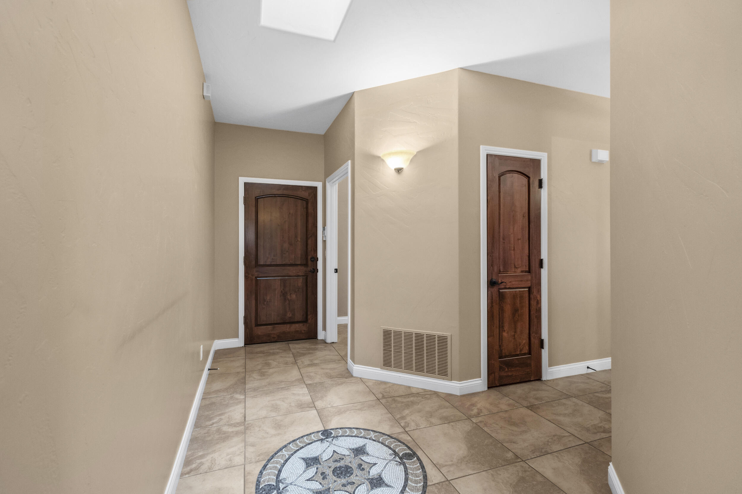 8205 GRAPE VIEW Court NE