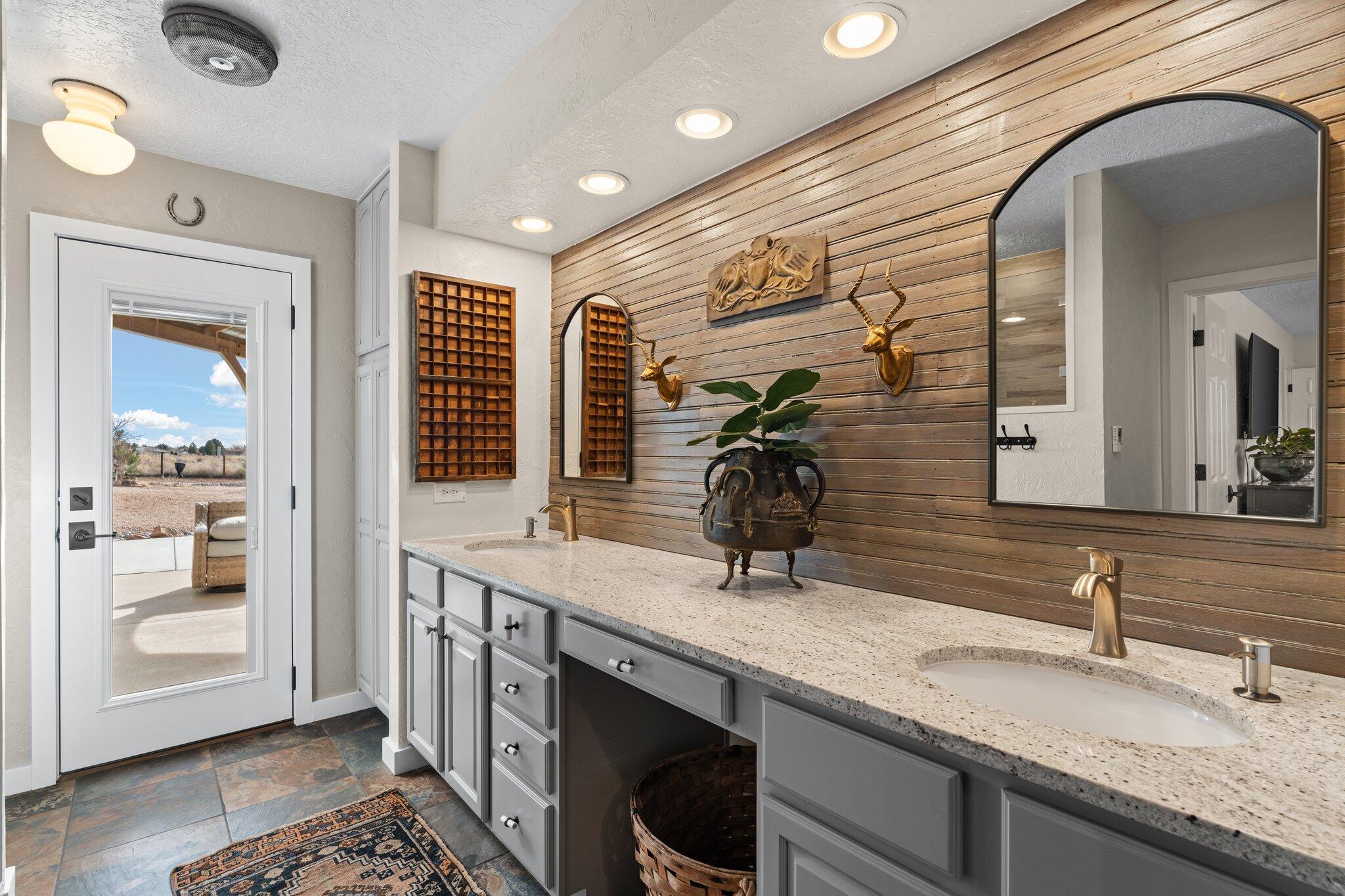 9710 SAN BERNARDINO Drive NE